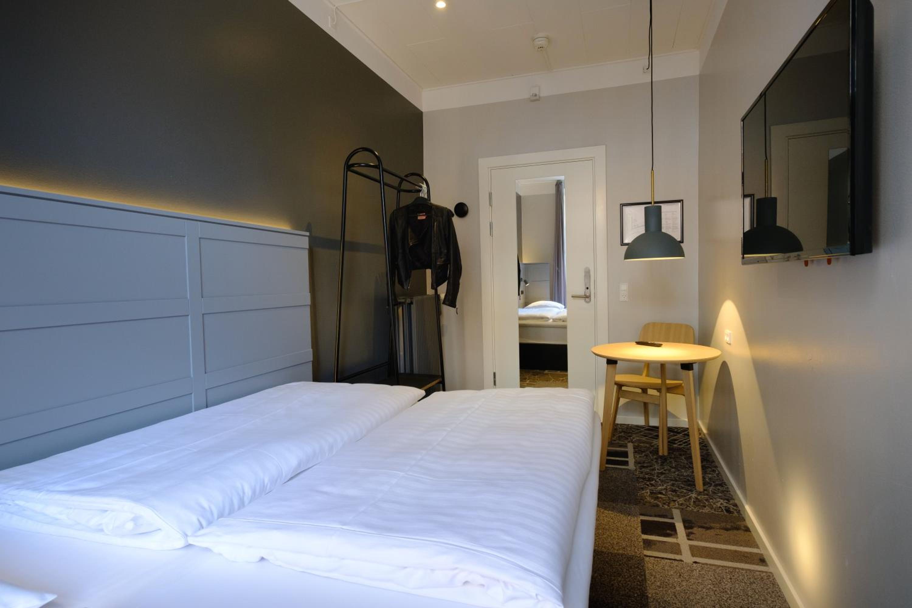 Efficient Single Room with Twin Bed