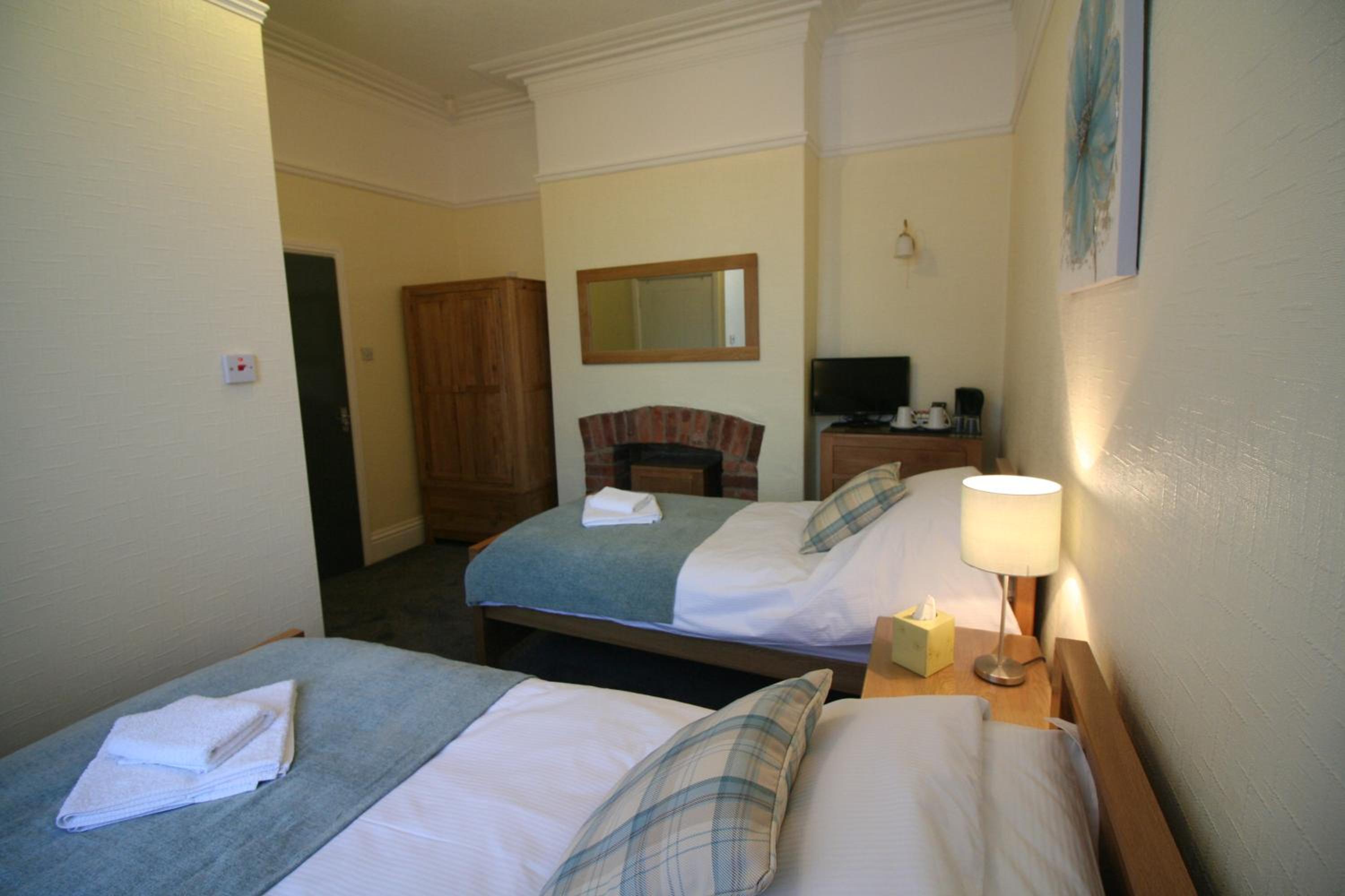 Twin Room - Ground Floor photo 2