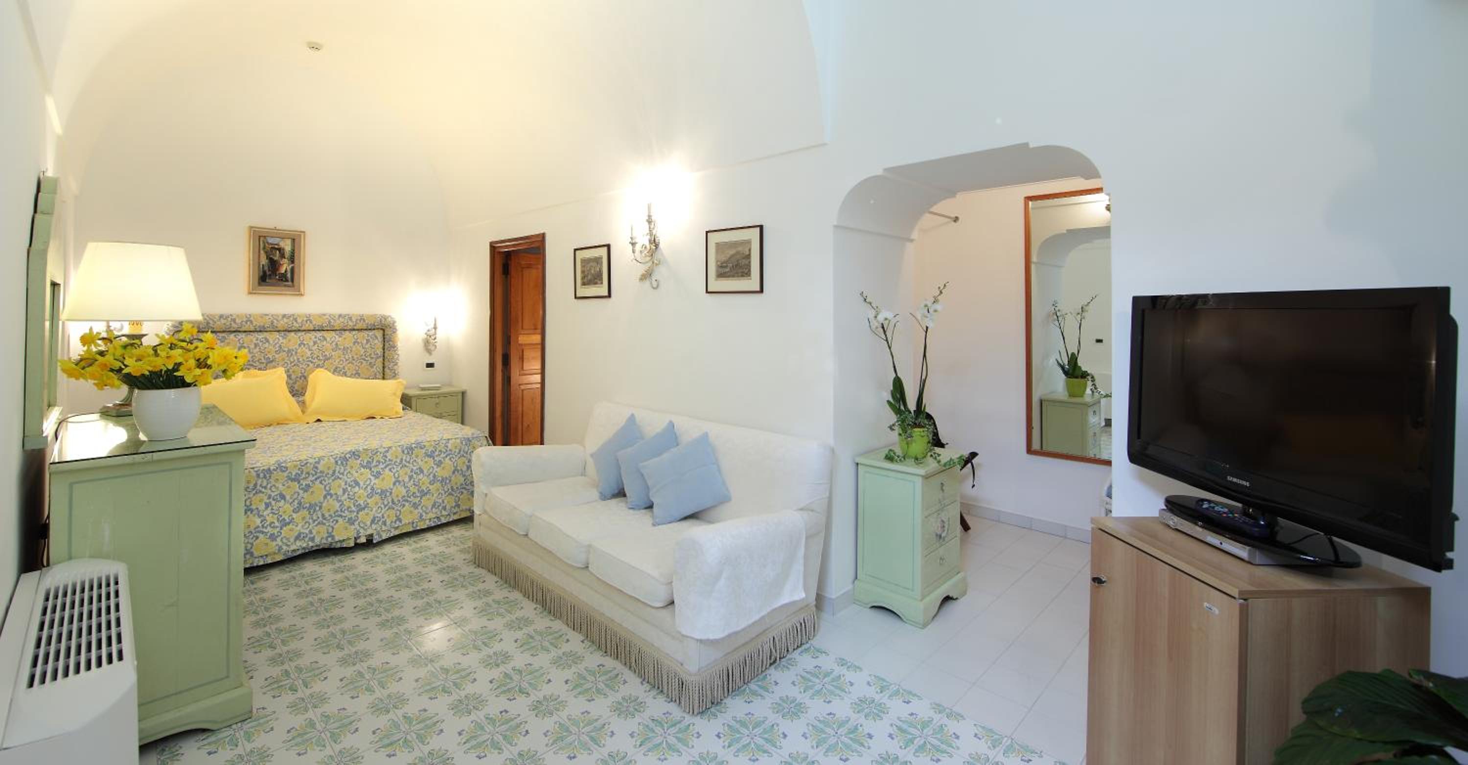 Small Double or Twin Room photo 2