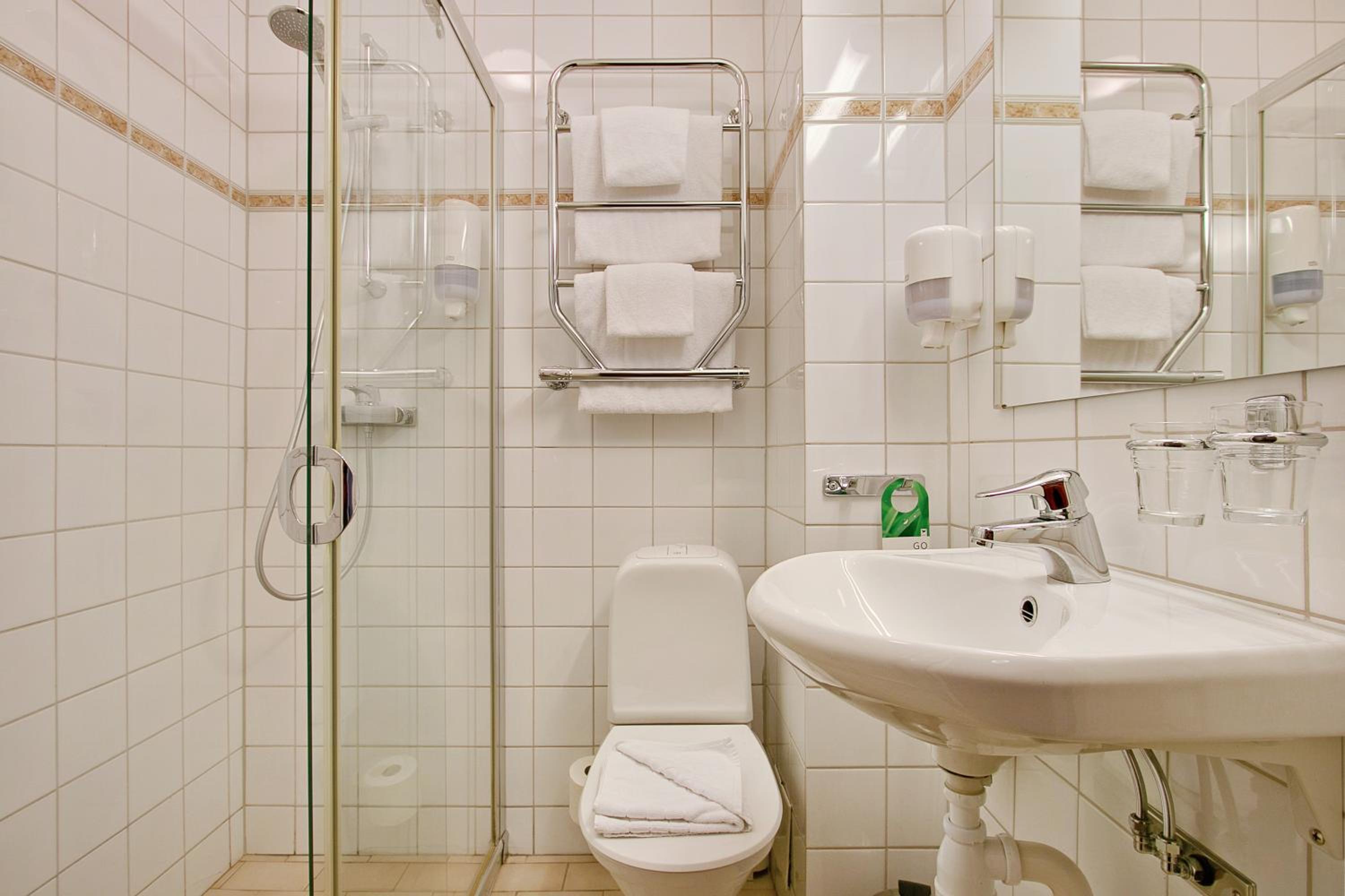 Standard Twin Room - Photo 7