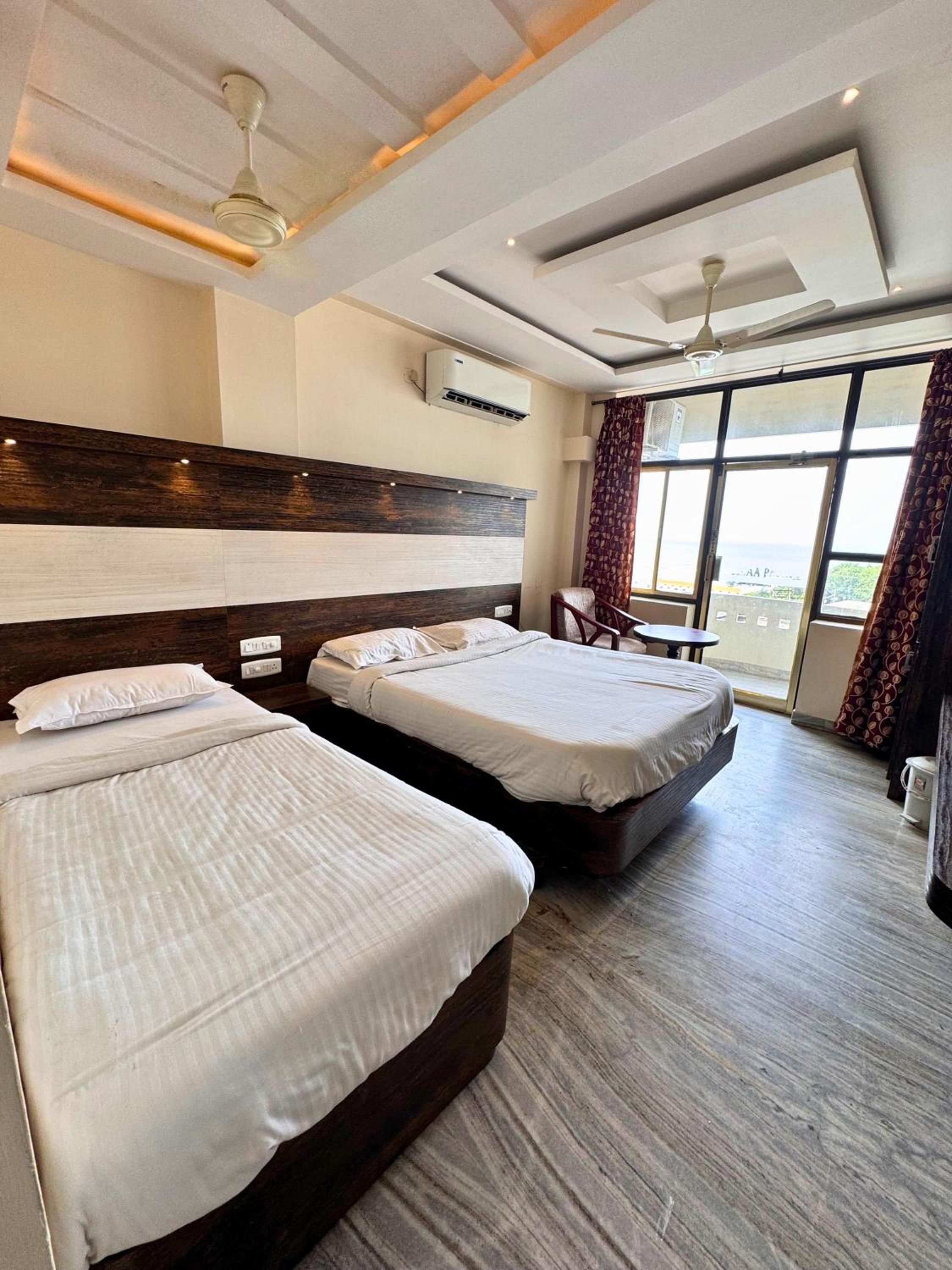 Deluxe Triple Room with Sea View