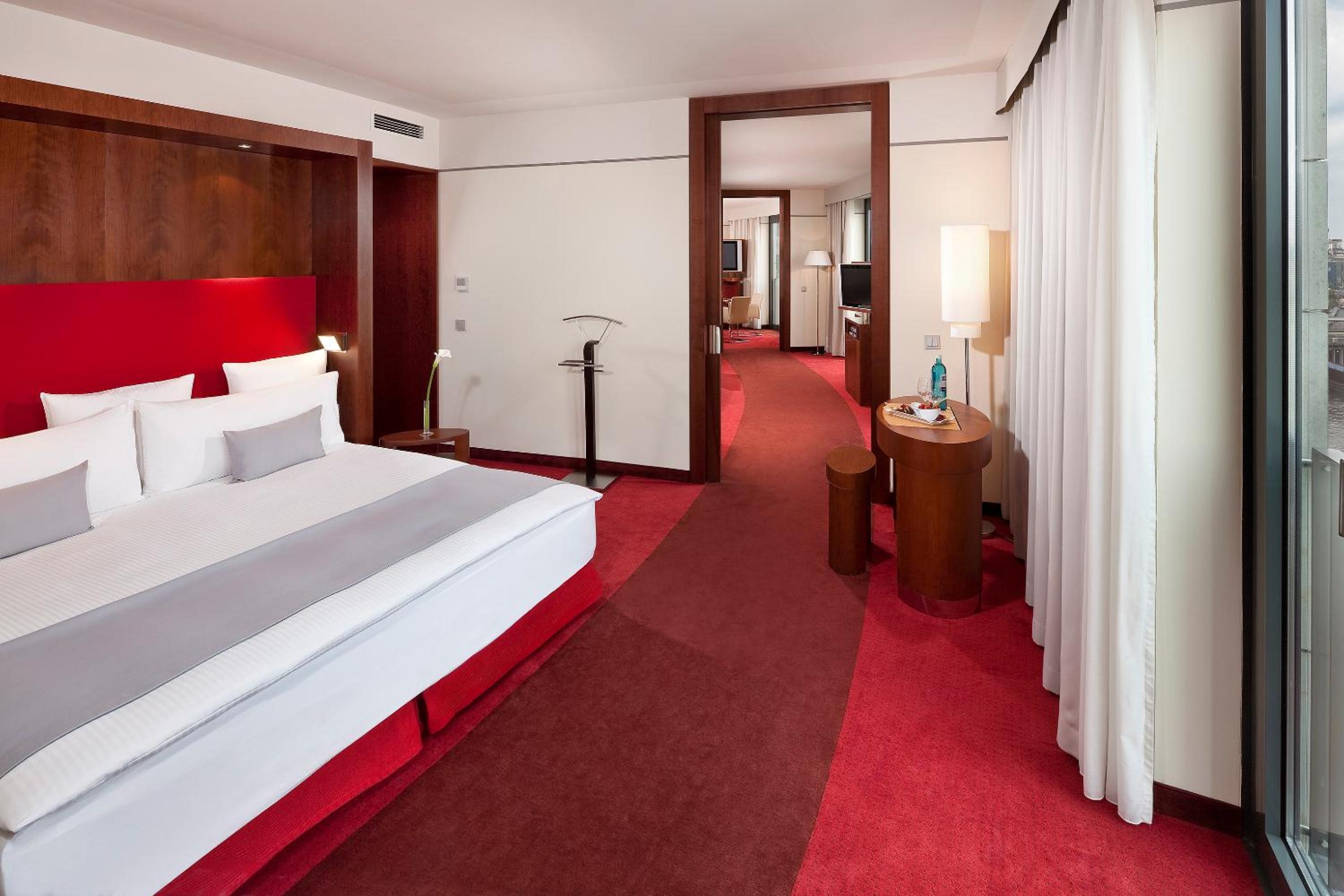 The Level Panoramic Suite with Executive Lounge Access - Photo 1