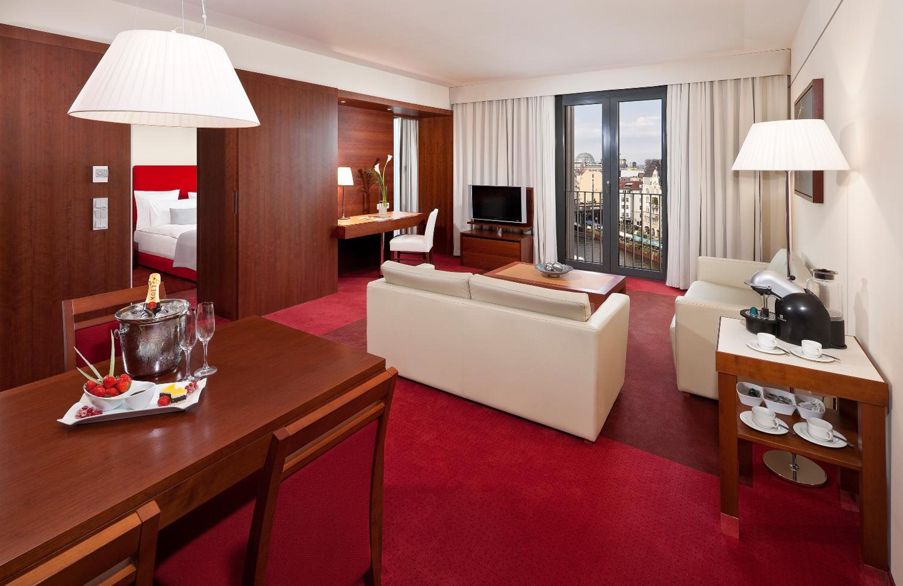 The Level Grand Suite with Executive Lounge Access - Photo 7