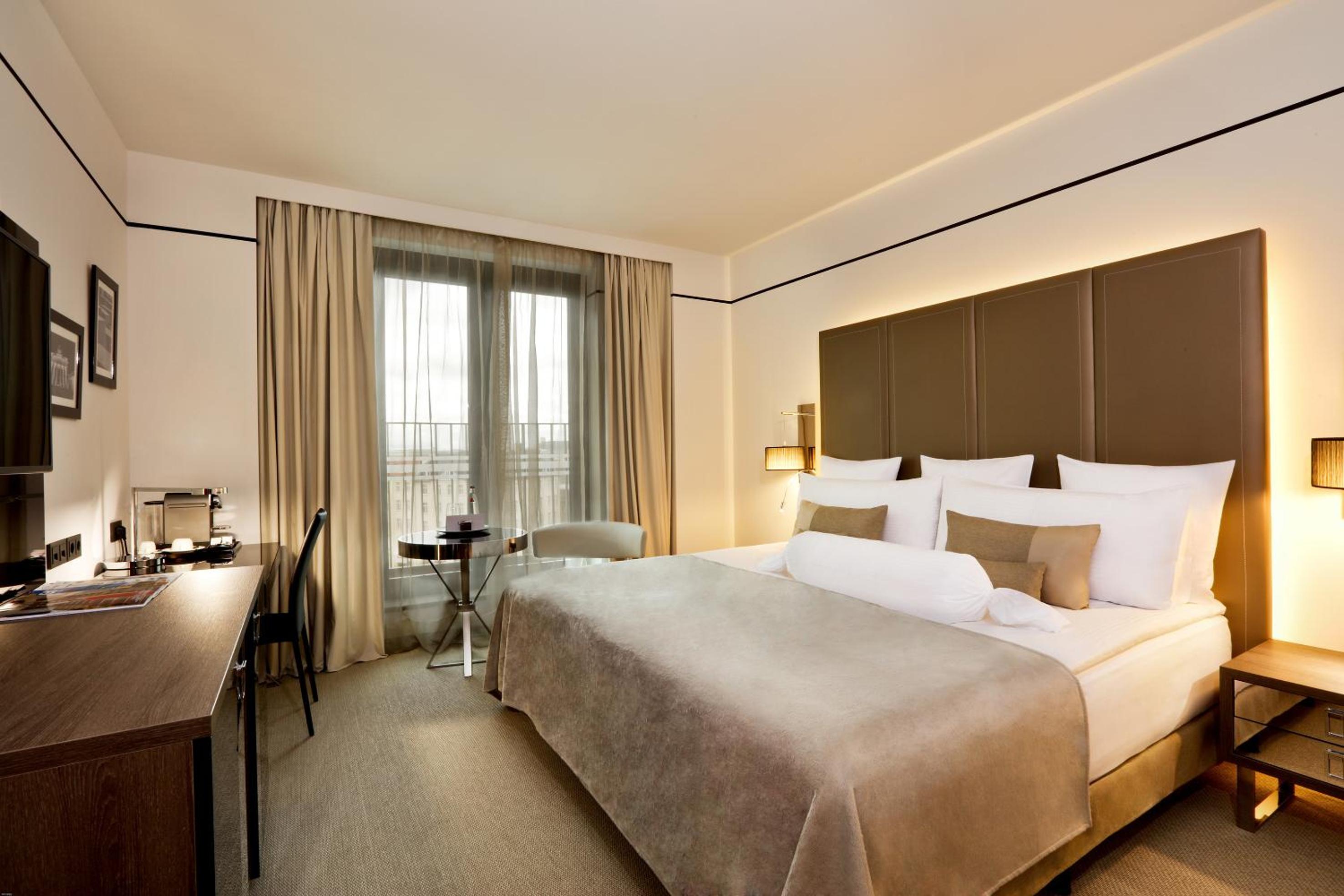 The Level Room with Executive Lounge Access - Photo 3