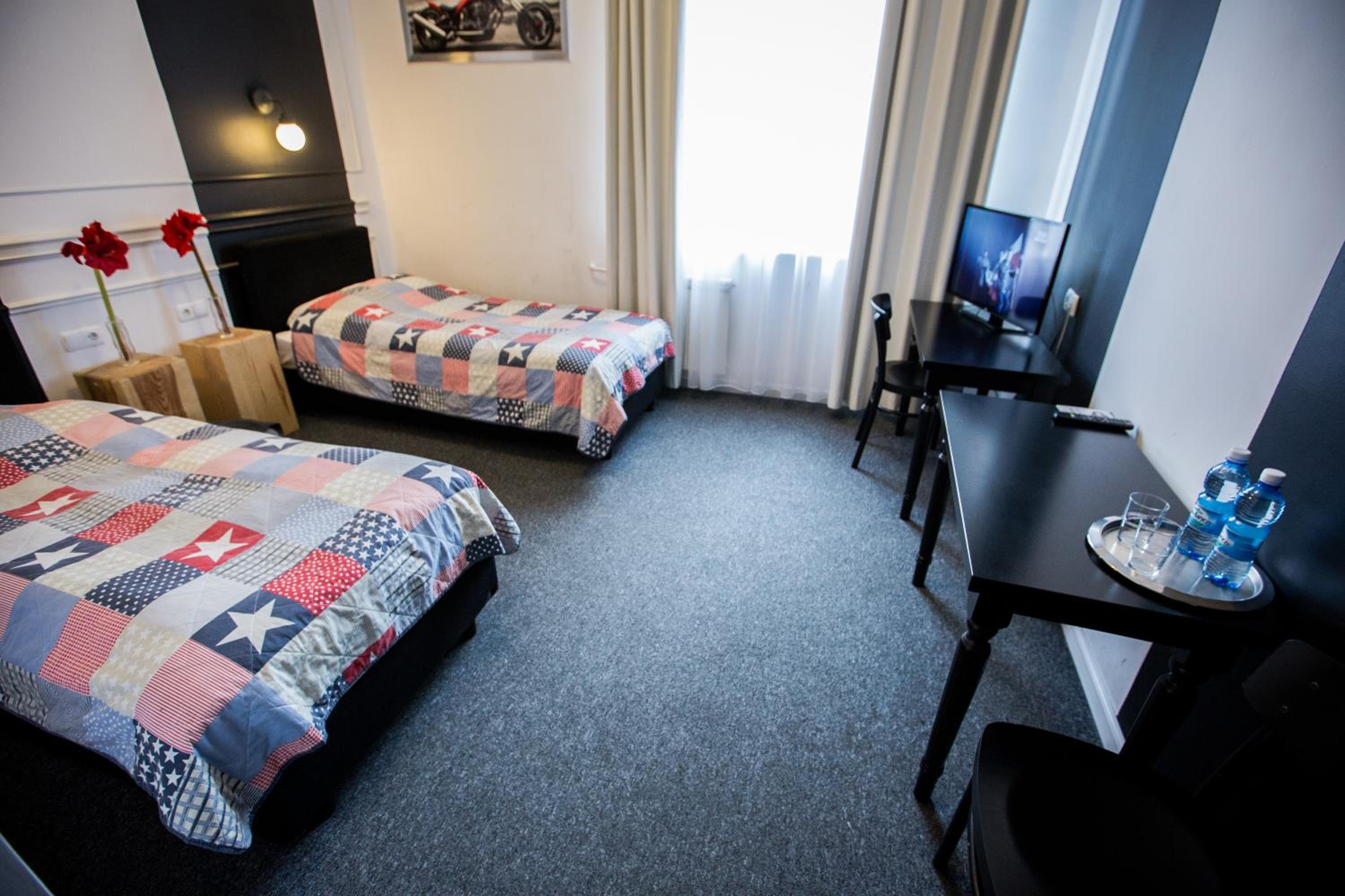 Twin Room - Photo 6