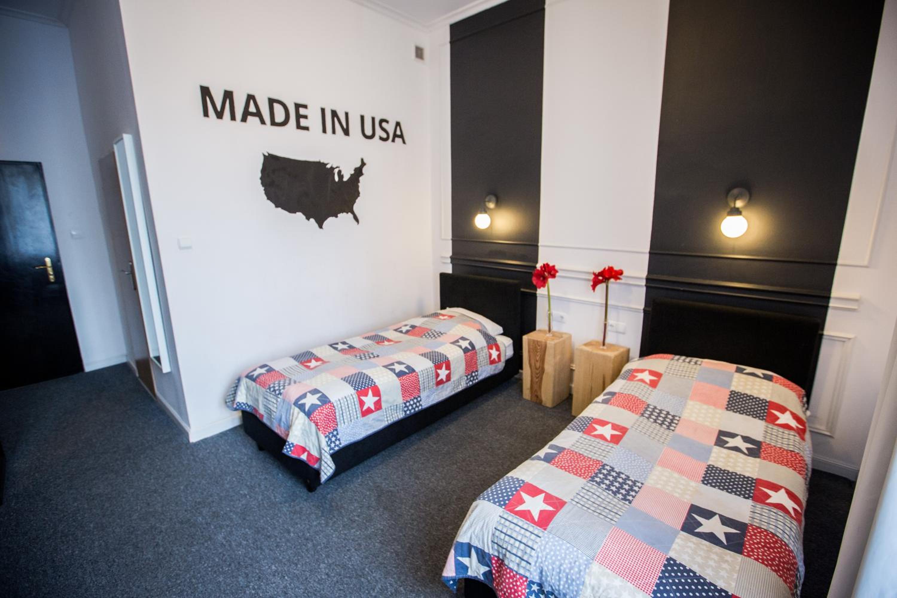 Twin Room - Photo 11