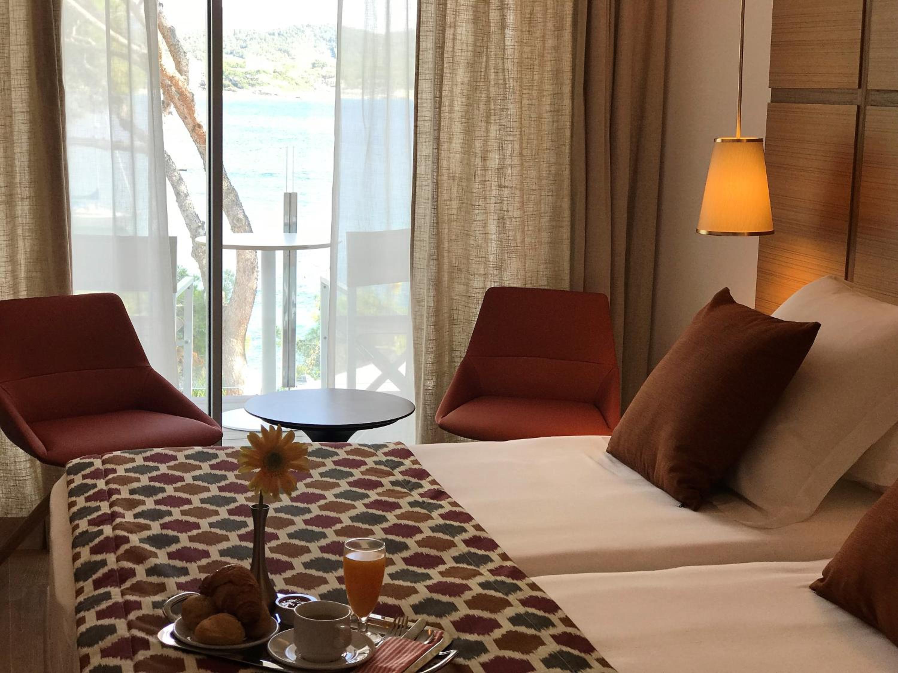 Double Room With Balcony And Sea View thumbnail 5