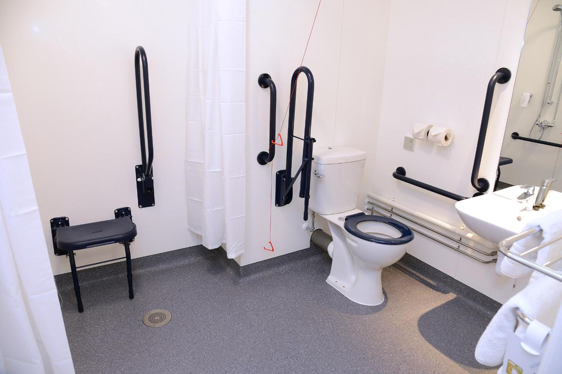 Twin Room - Disability Access photo 3