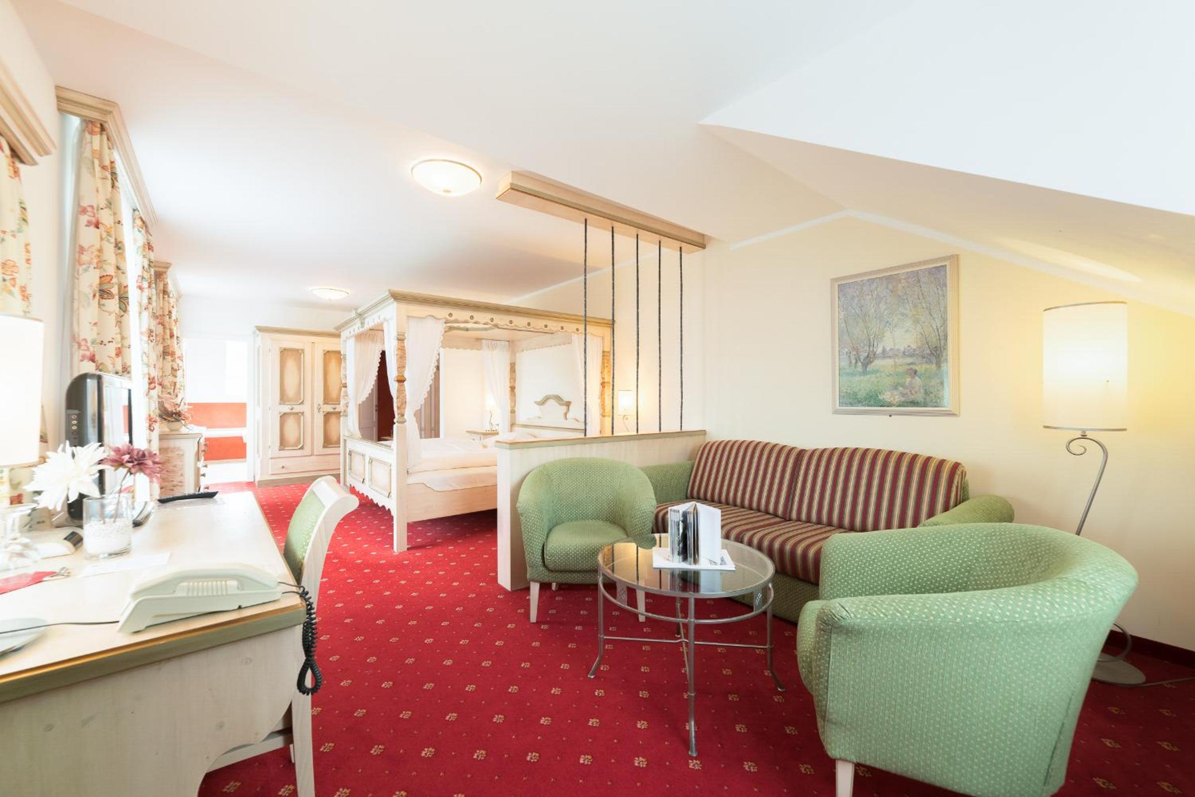 Suite with Balcony - Photo 3