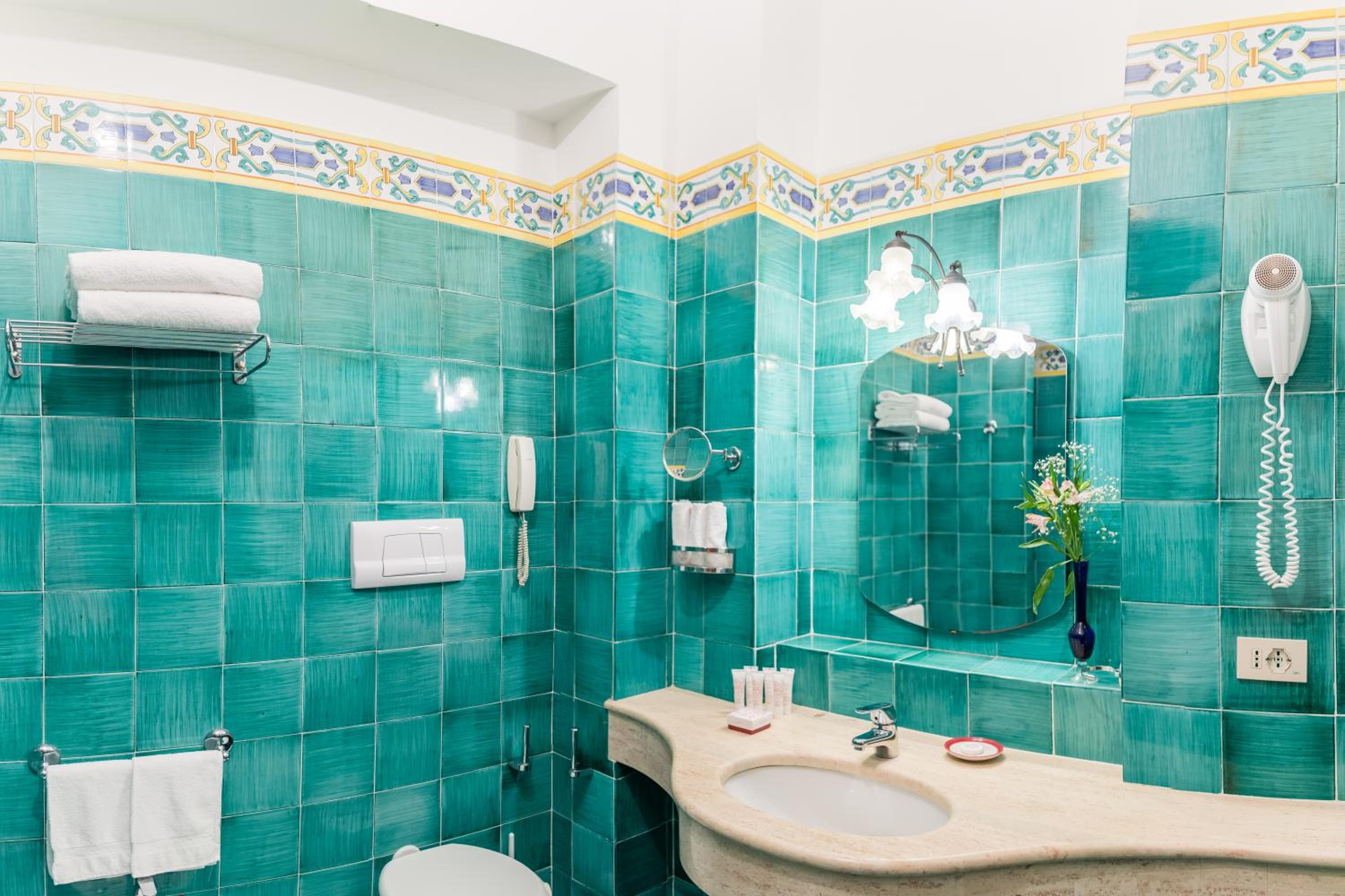 Classic Double or Twin Room - Photo 3