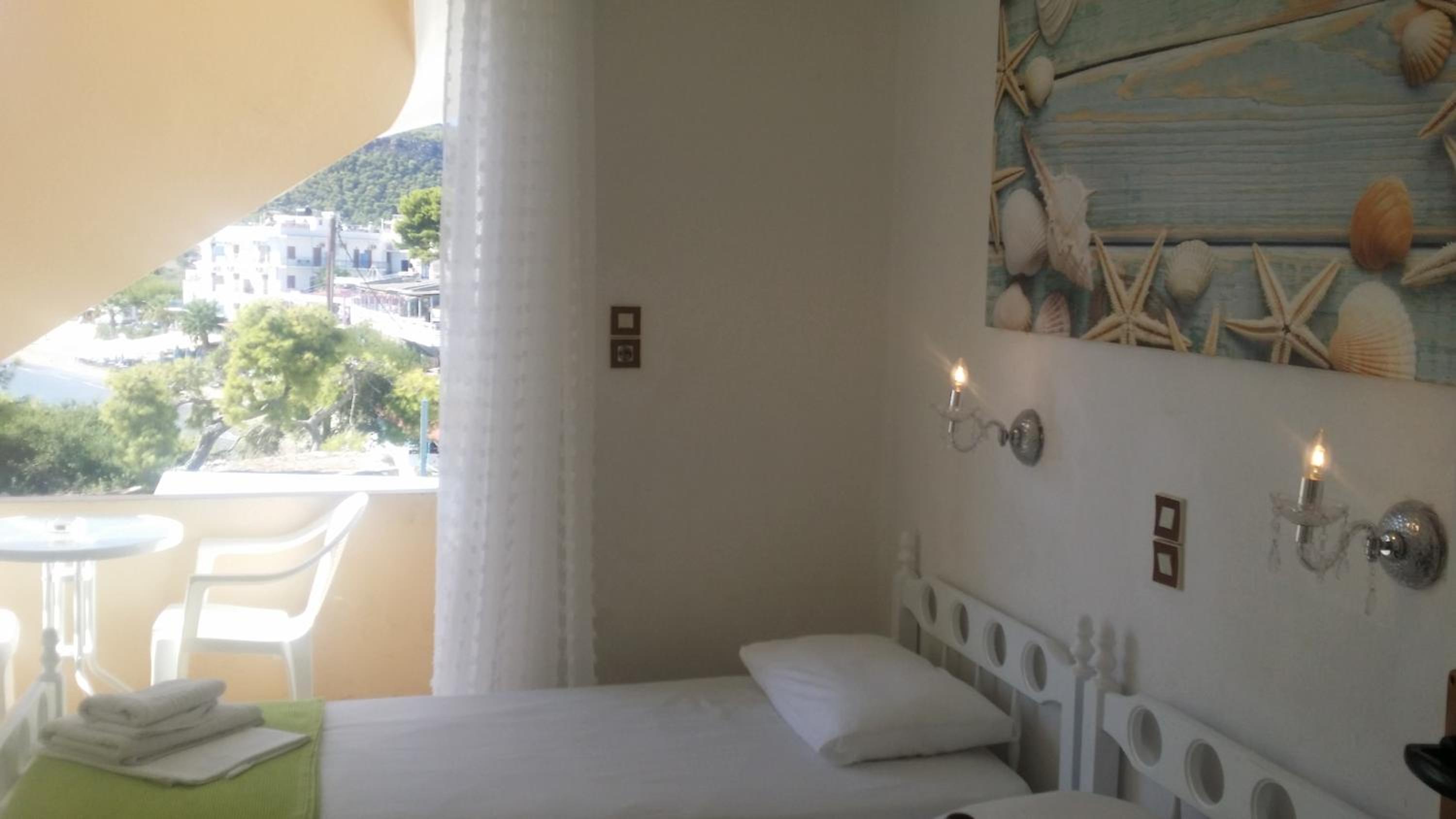 Double or Twin Room - Photo 4