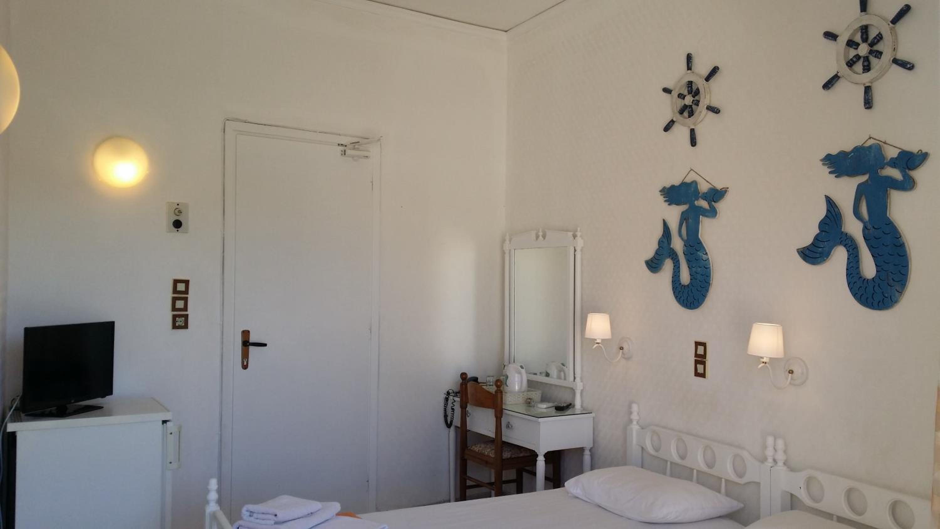 Double or Twin Room - Photo 8