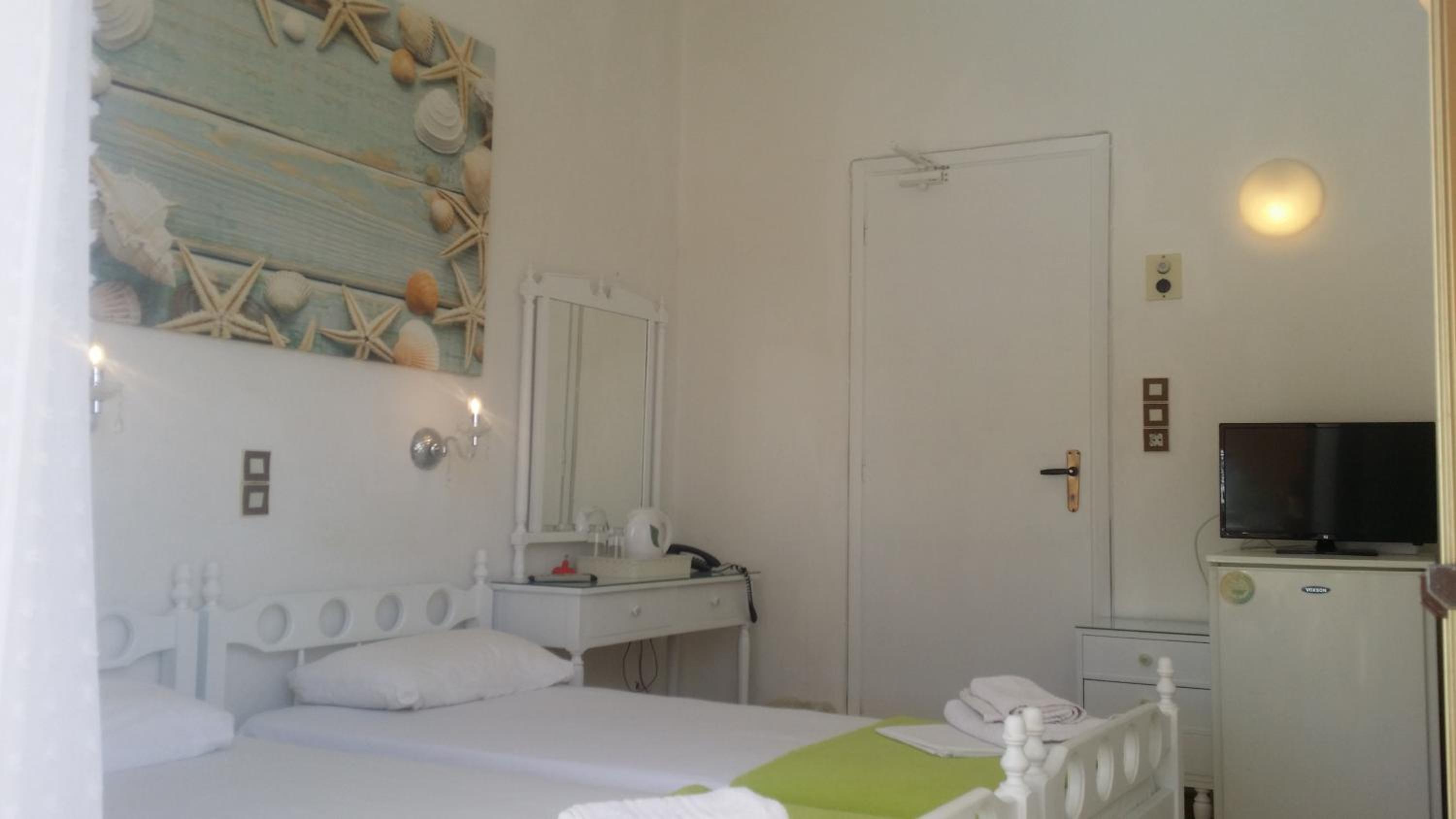 Double or Twin Room - Photo 5
