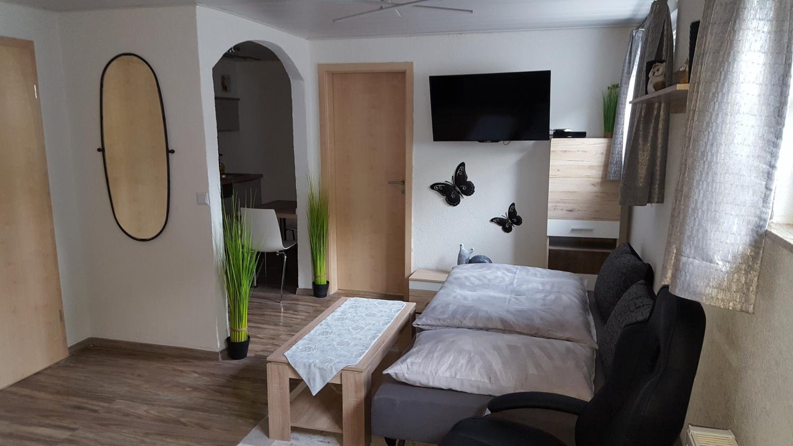 Einlieger-Apartmentzimmer (Wohn-, Schlaf. mit Kueche und Bad) im Tiefparterre  photo 3