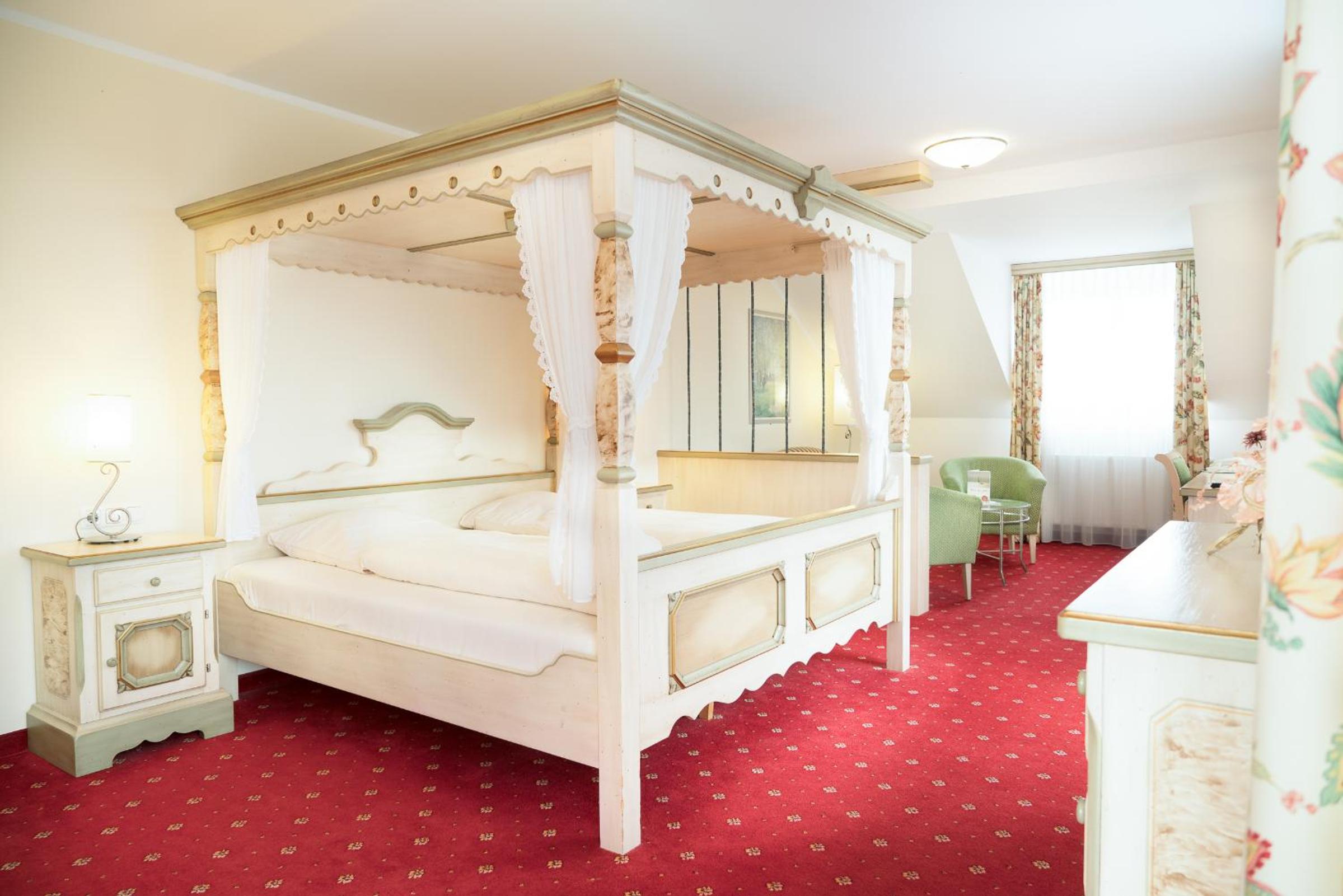Suite with Balcony - Photo 4
