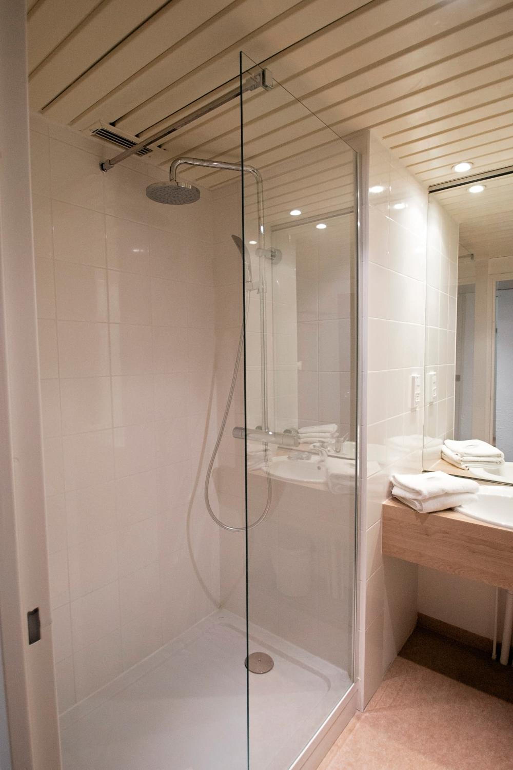Superior Triple Room - 1 Double Bed & 1 Single Bed photo 2