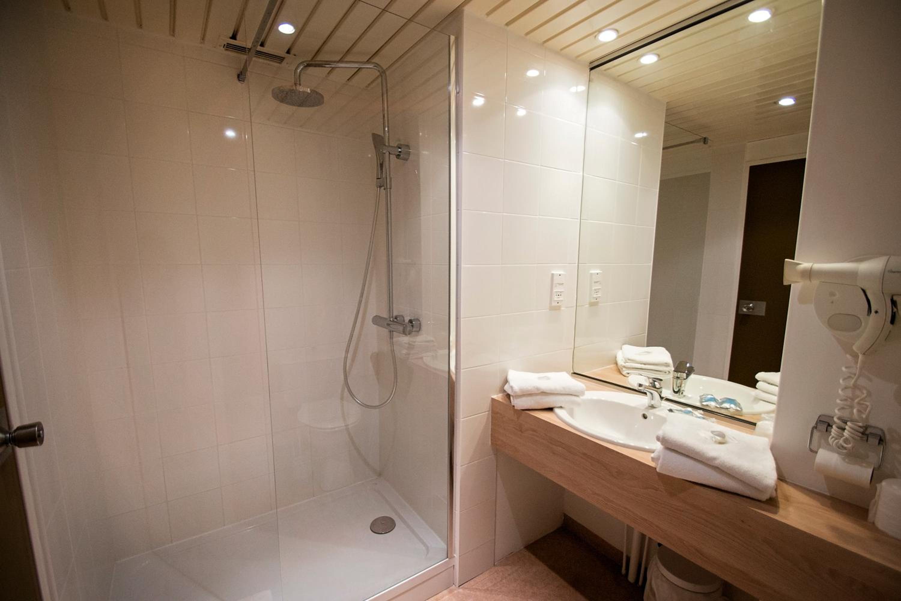 Superior Triple Room 3 Single Beds photo 2