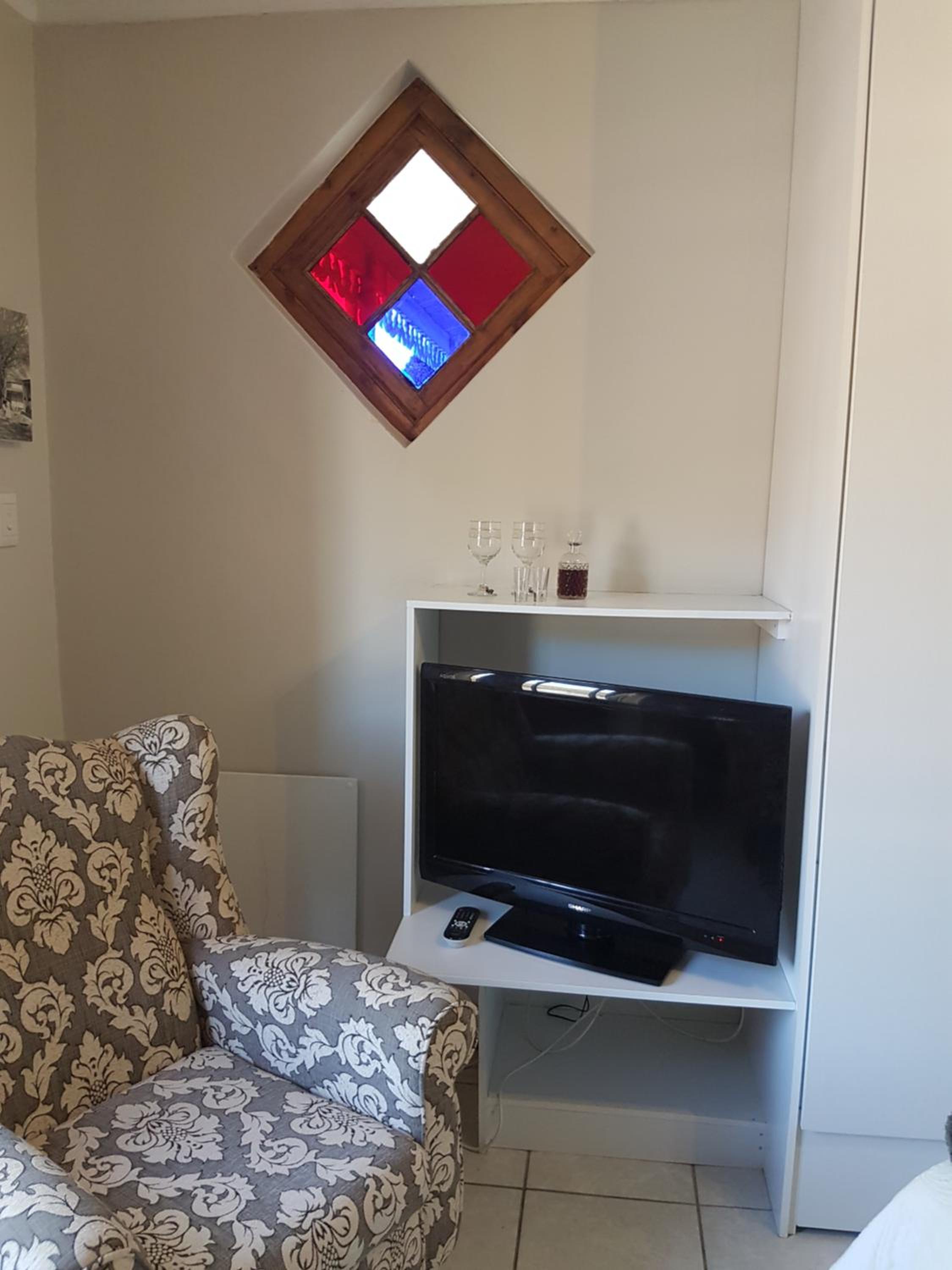 Standard King Room - Photo 5