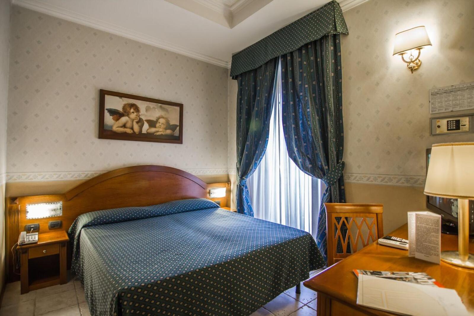 Double or Twin Room thumbnail 6