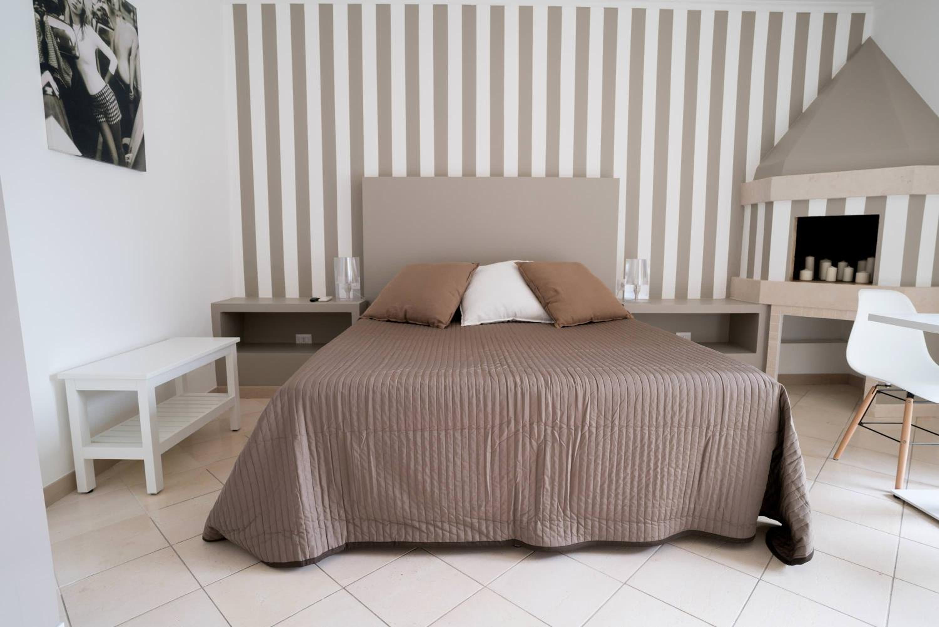 Deluxe Double Room with Balcony photo 3