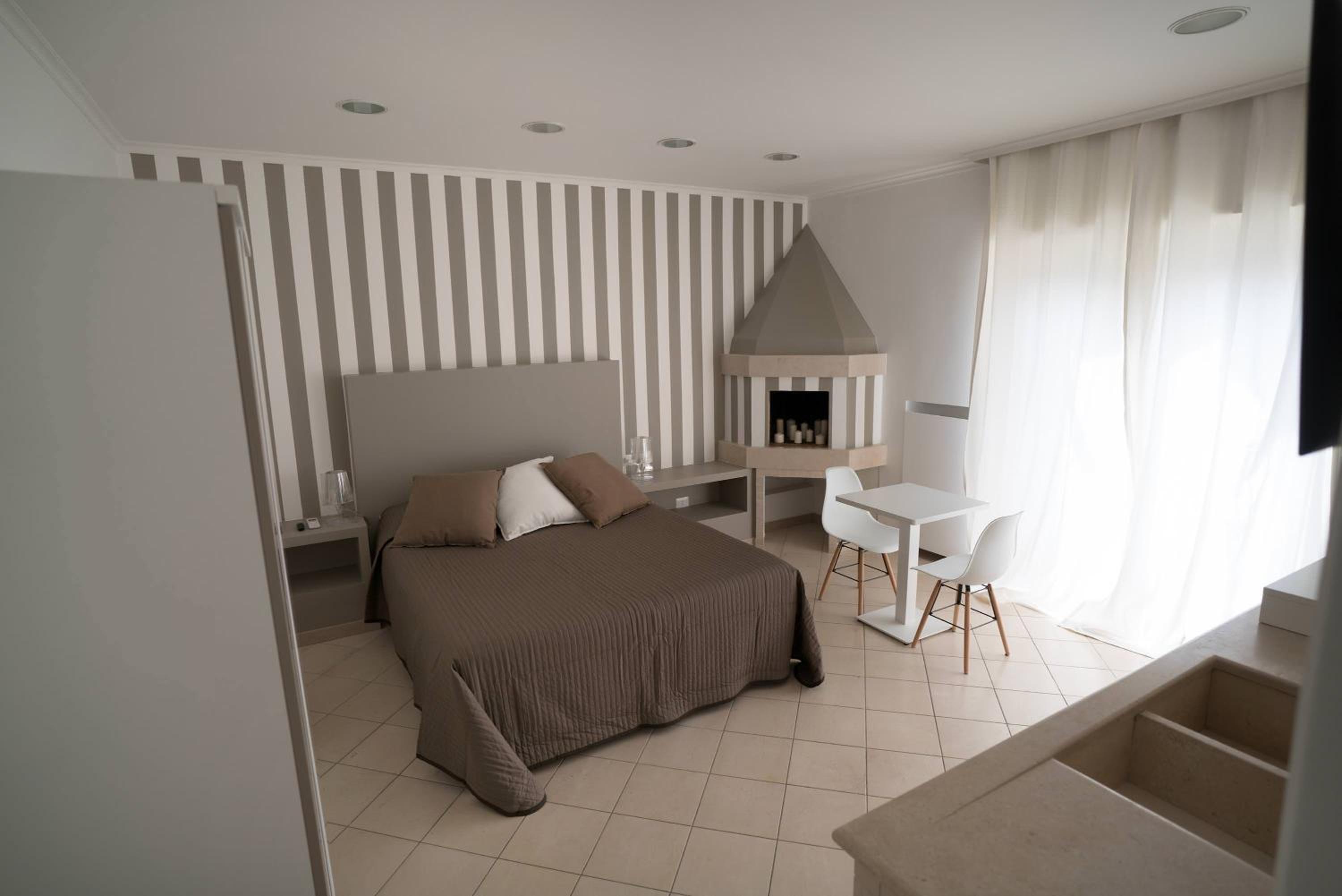 Deluxe Double Room with Balcony photo 2