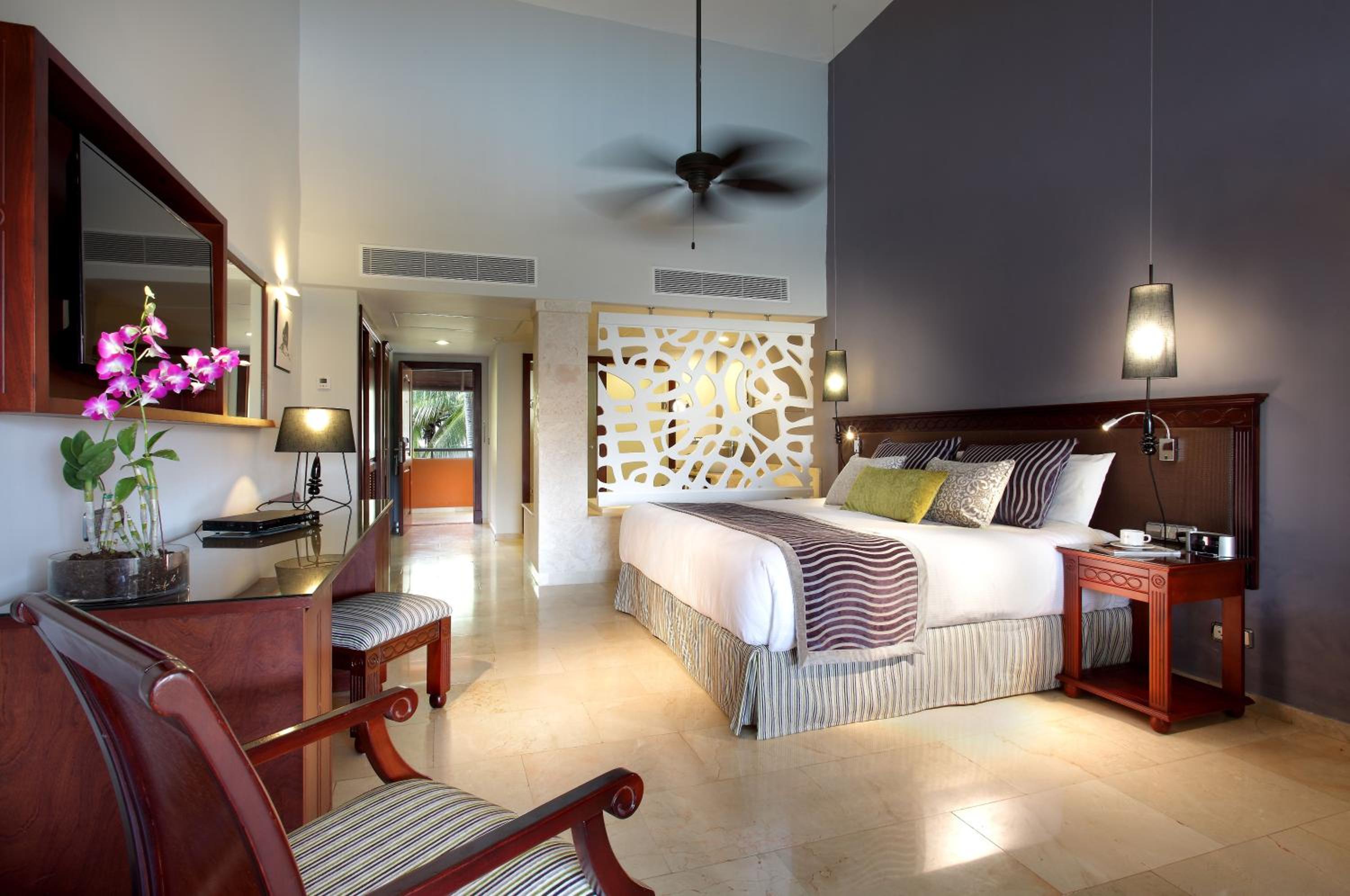 Junior Suite Poolside - Photo 2