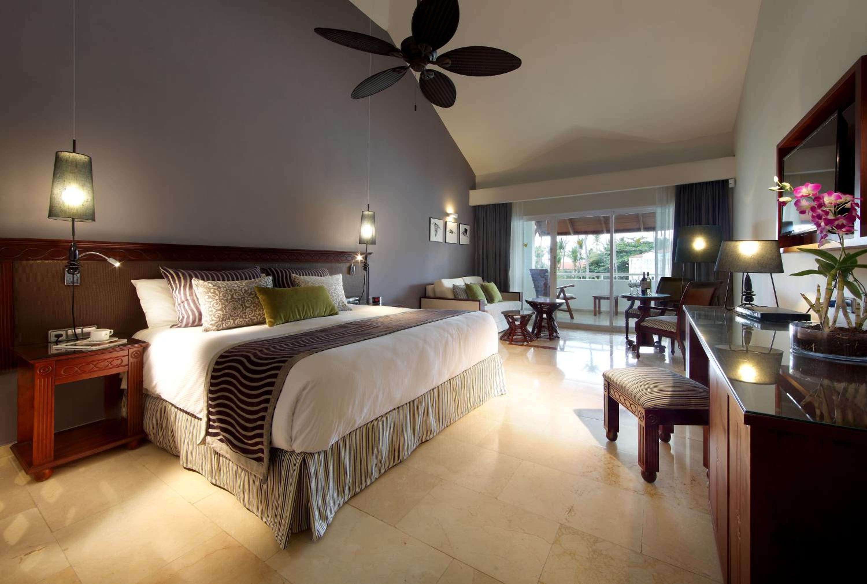 Junior Suite Poolside - Photo 1