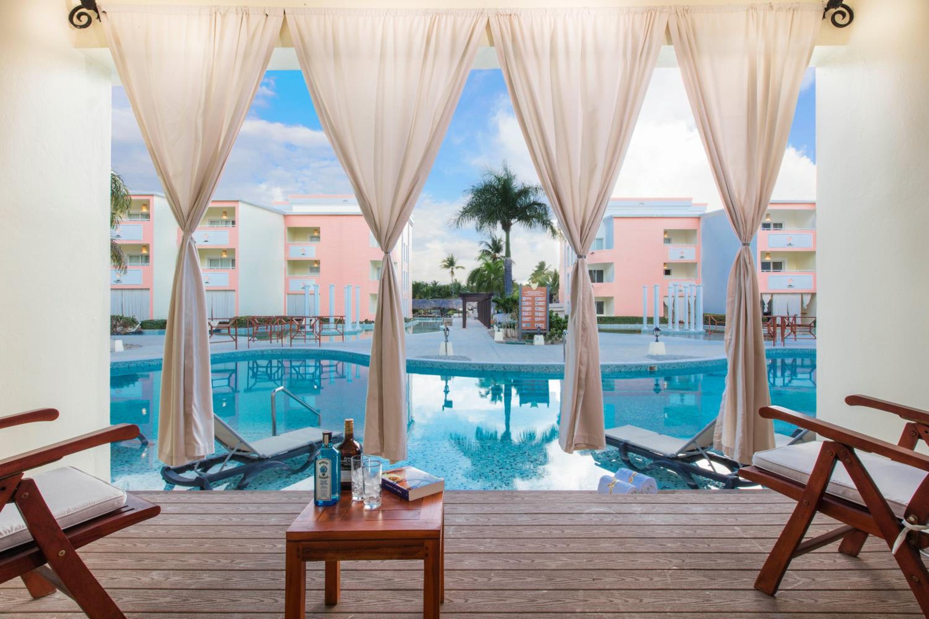 Junior Suite Swim Up - Photo 4
