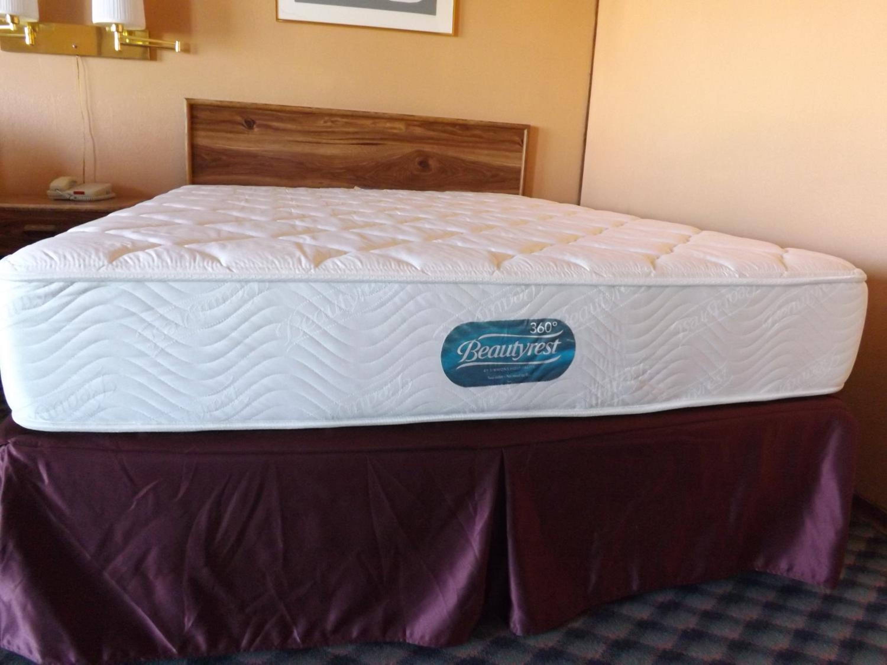 Queen Room with Two Queen Beds photo 3