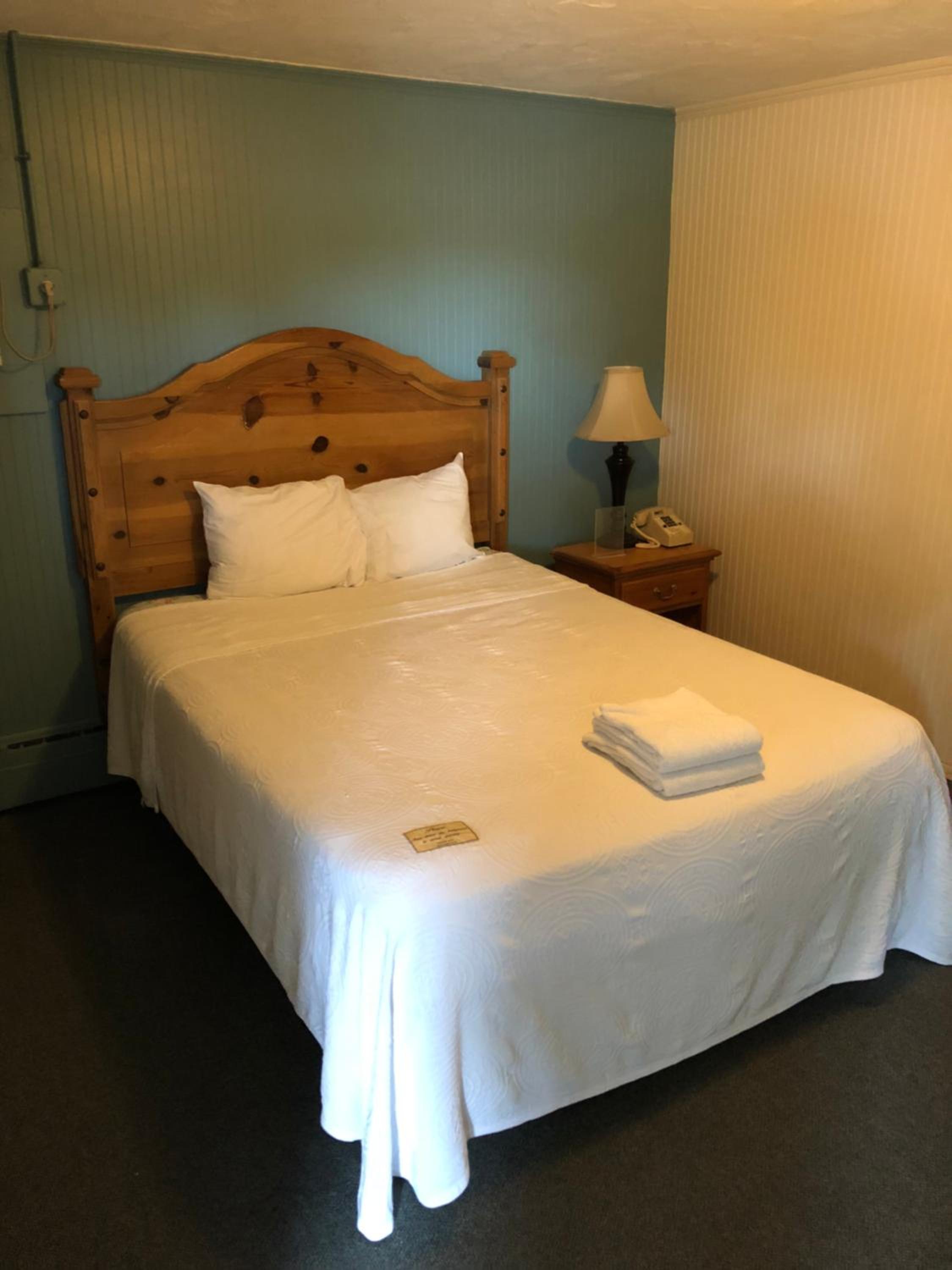 Queen Room photo 1