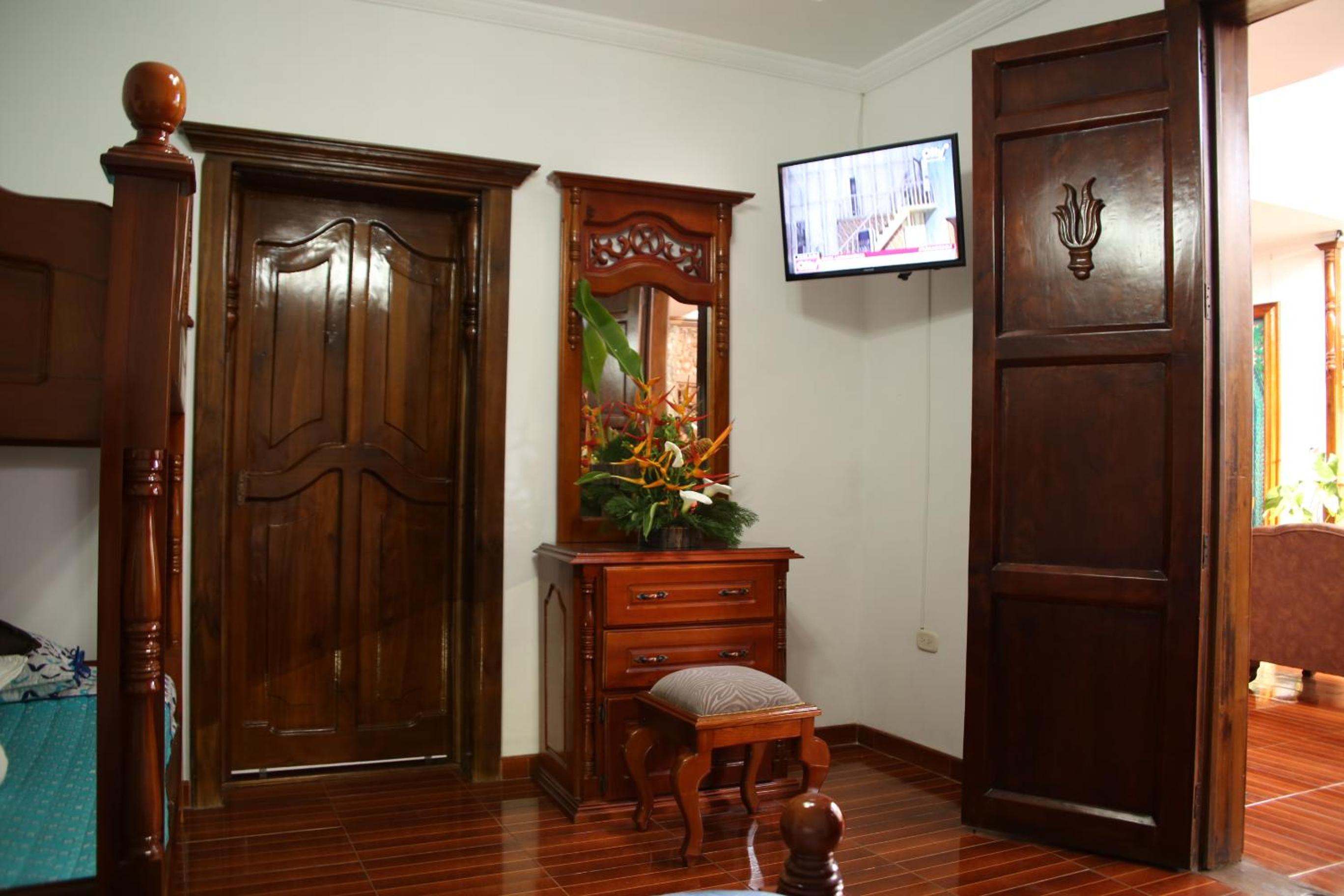 Deluxe Family Room photo 2