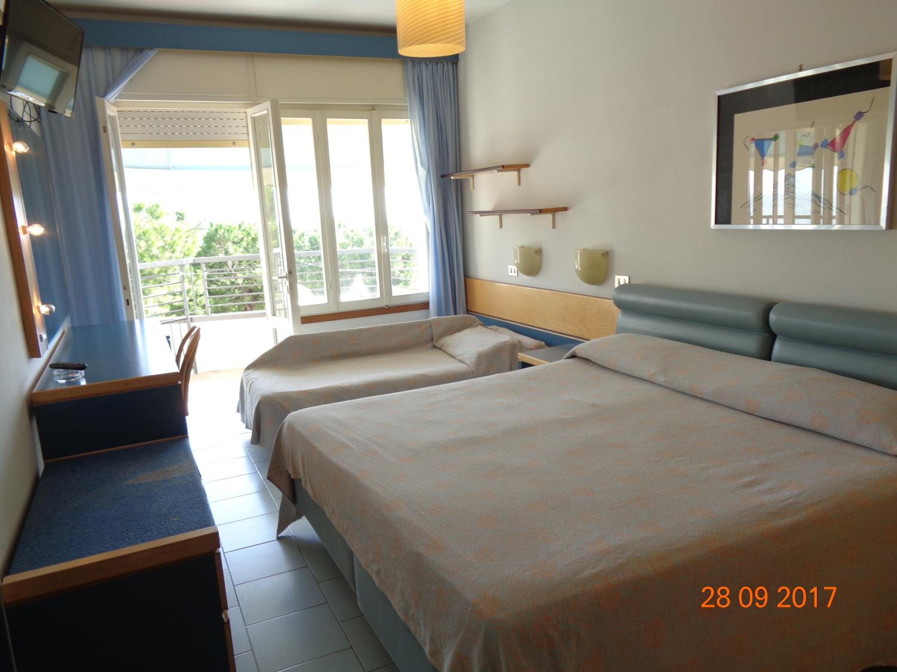 Triple Room photo 2