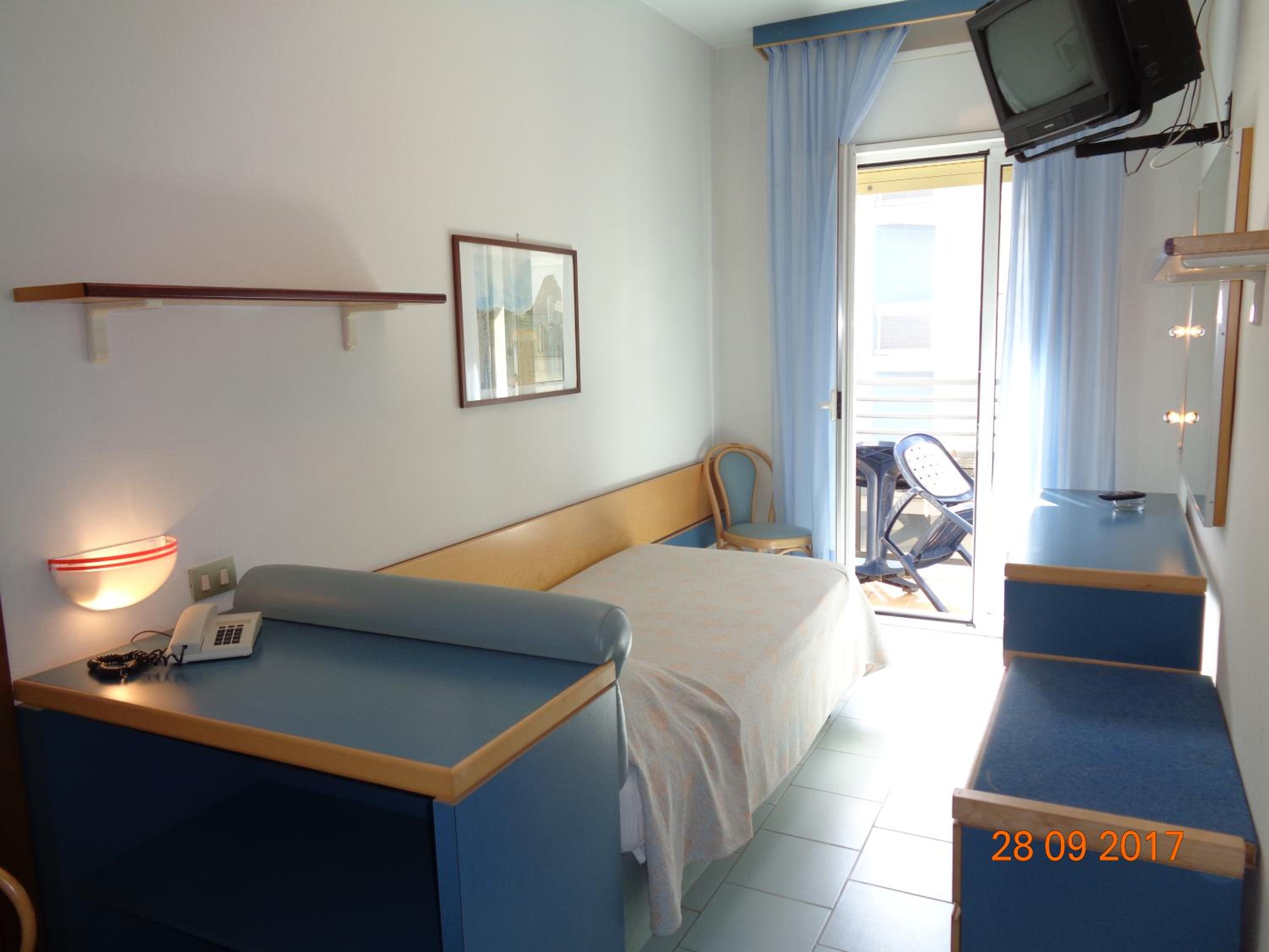 Single Room photo 2