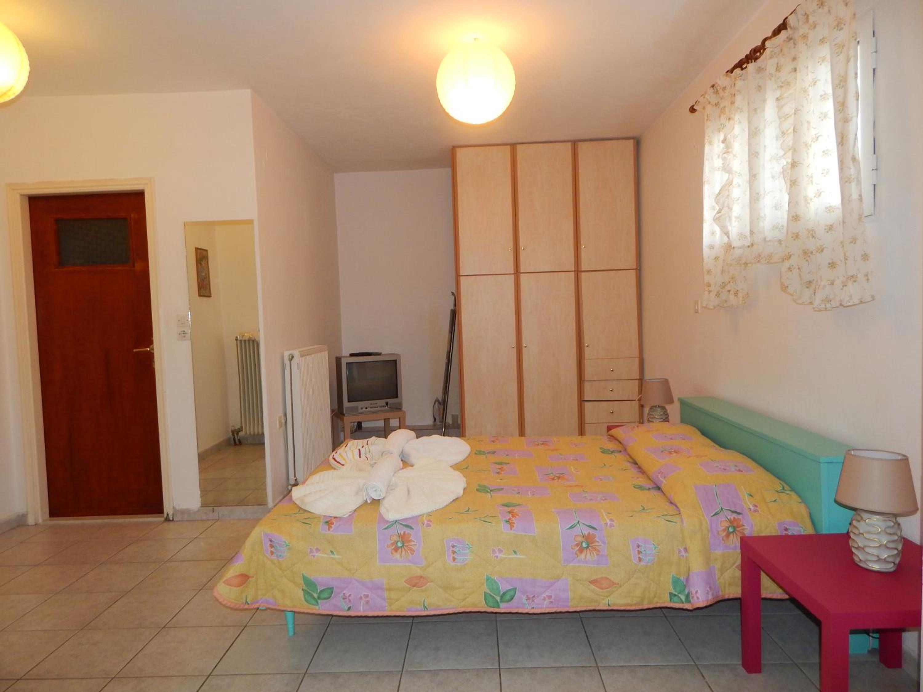 Studio Apartment - Photo 11
