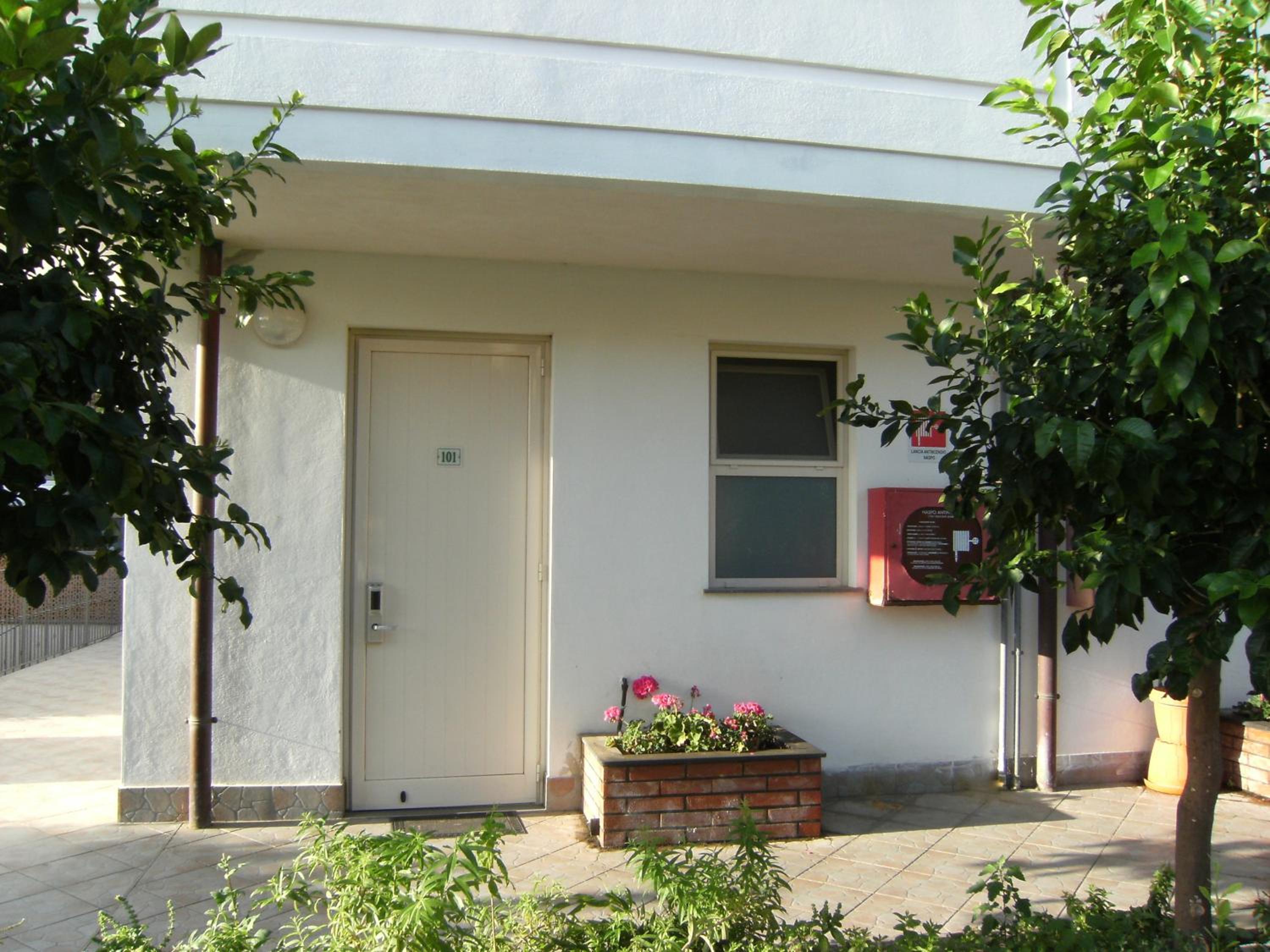 Standard Double or Twin Room - Photo 5