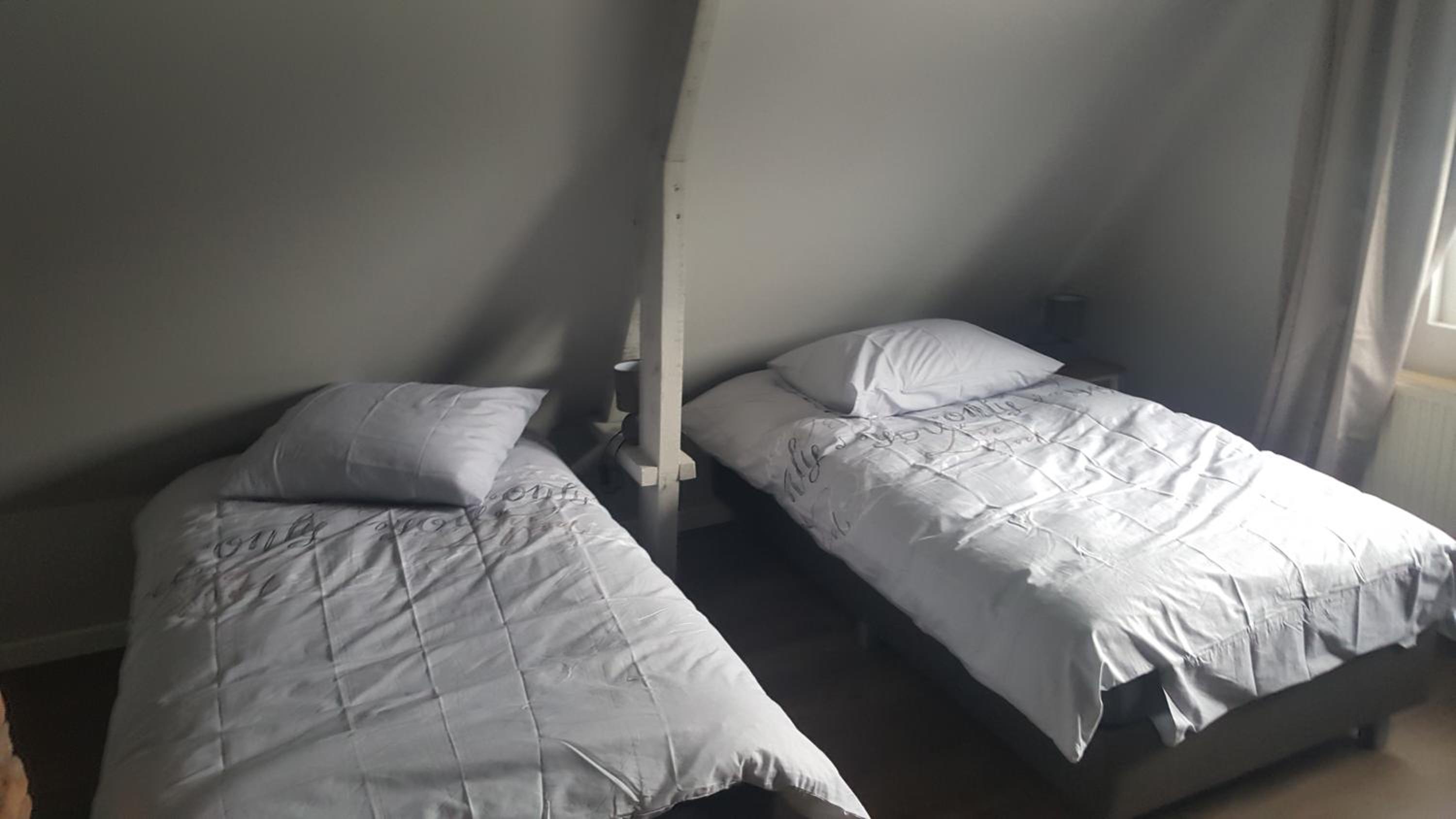 Large Twin Room - Photo 16