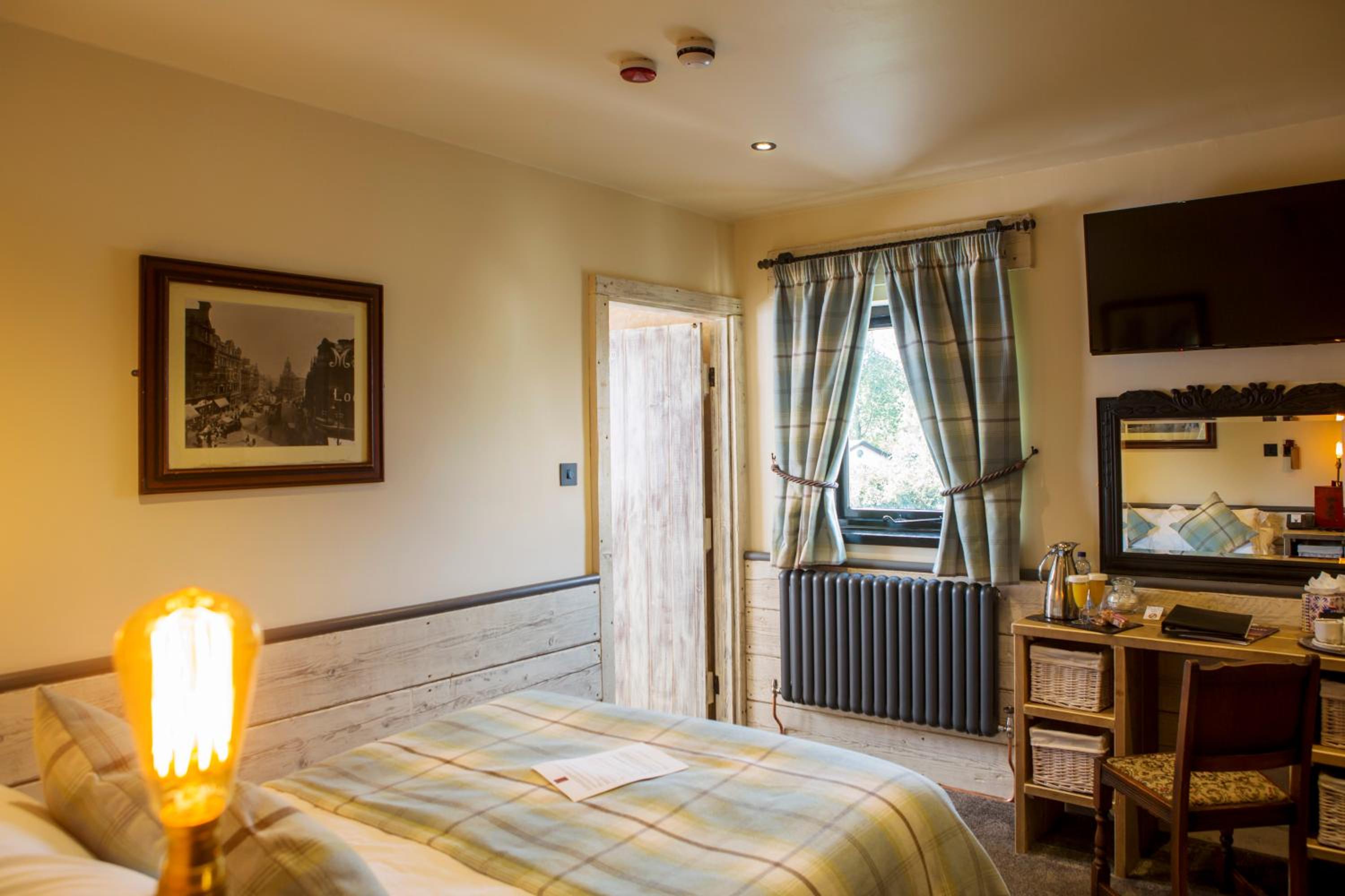 Standard Double Room - Photo 8
