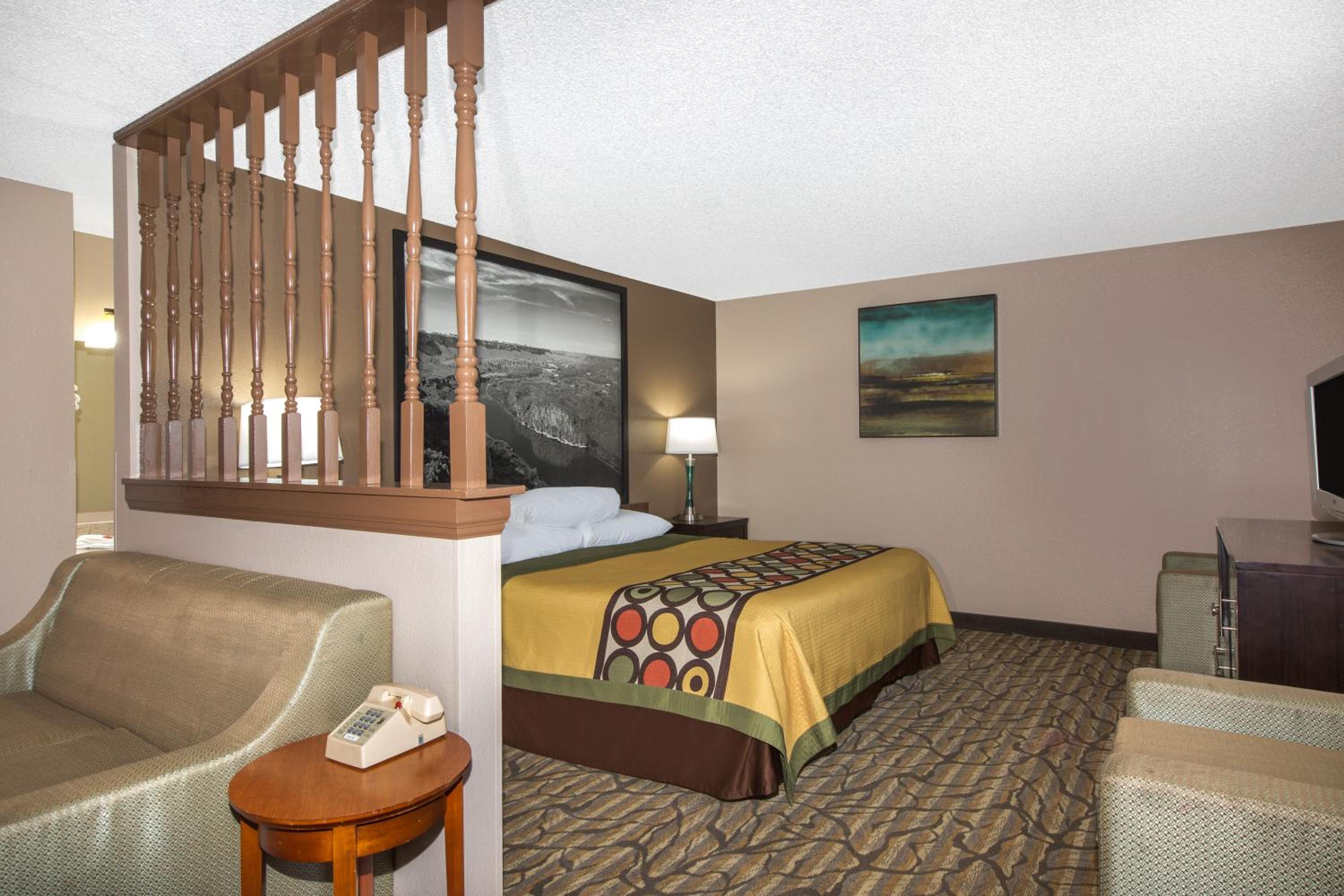 Studio King Suite with Sofa Bed - Non Smoking - Photo 7