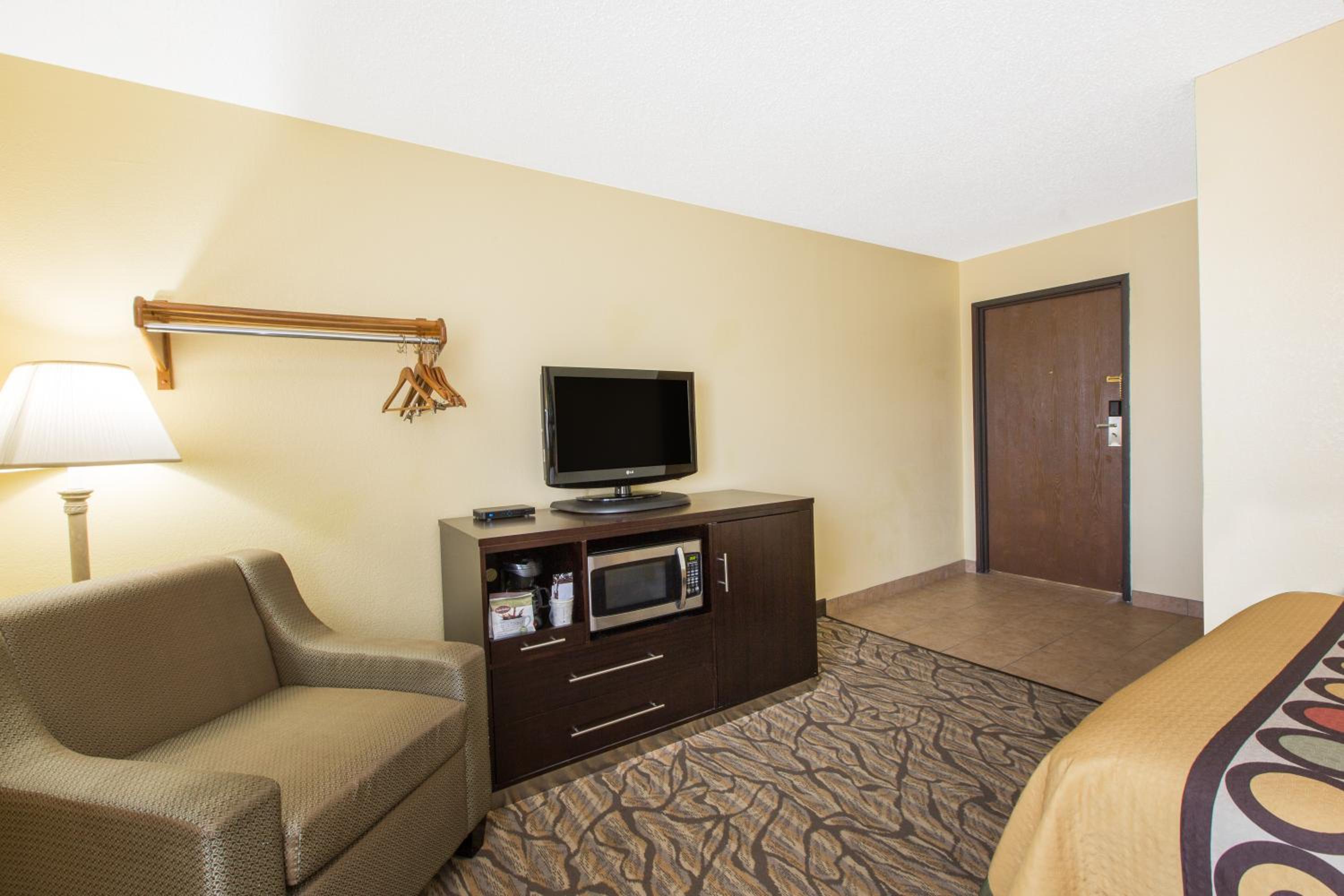 King Room - Non-Smoking - Photo 9