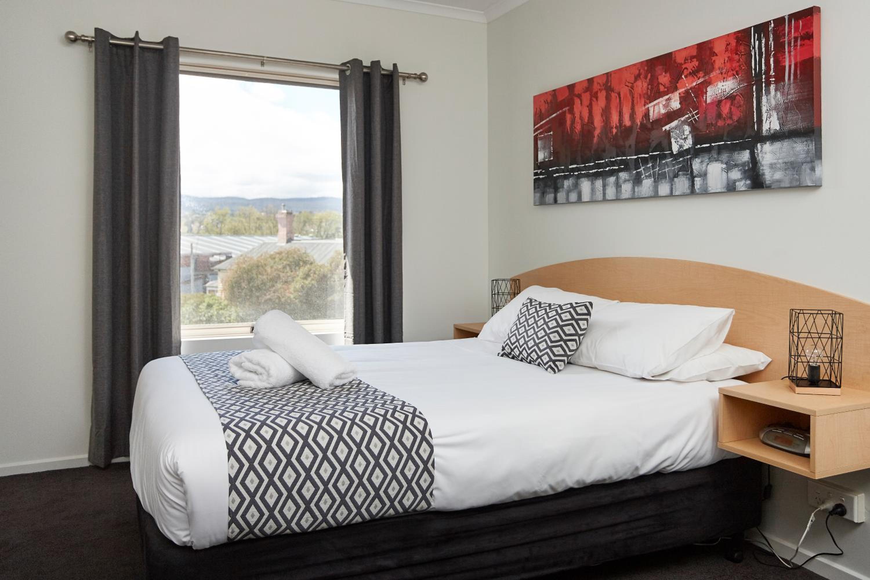 Standard Queen room includes Free Parking and Wifi photo 3