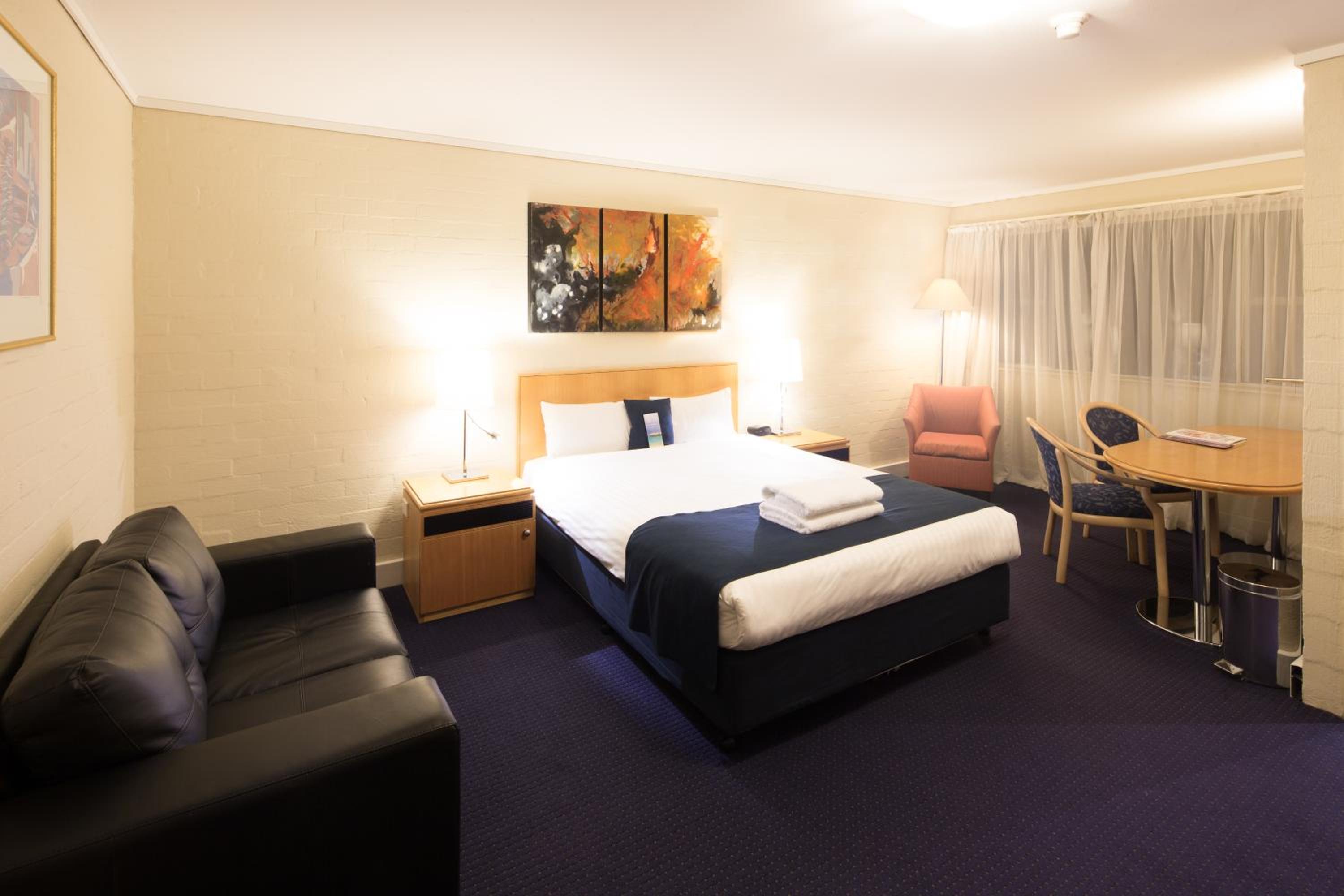 Standard Queen Room - Photo 7