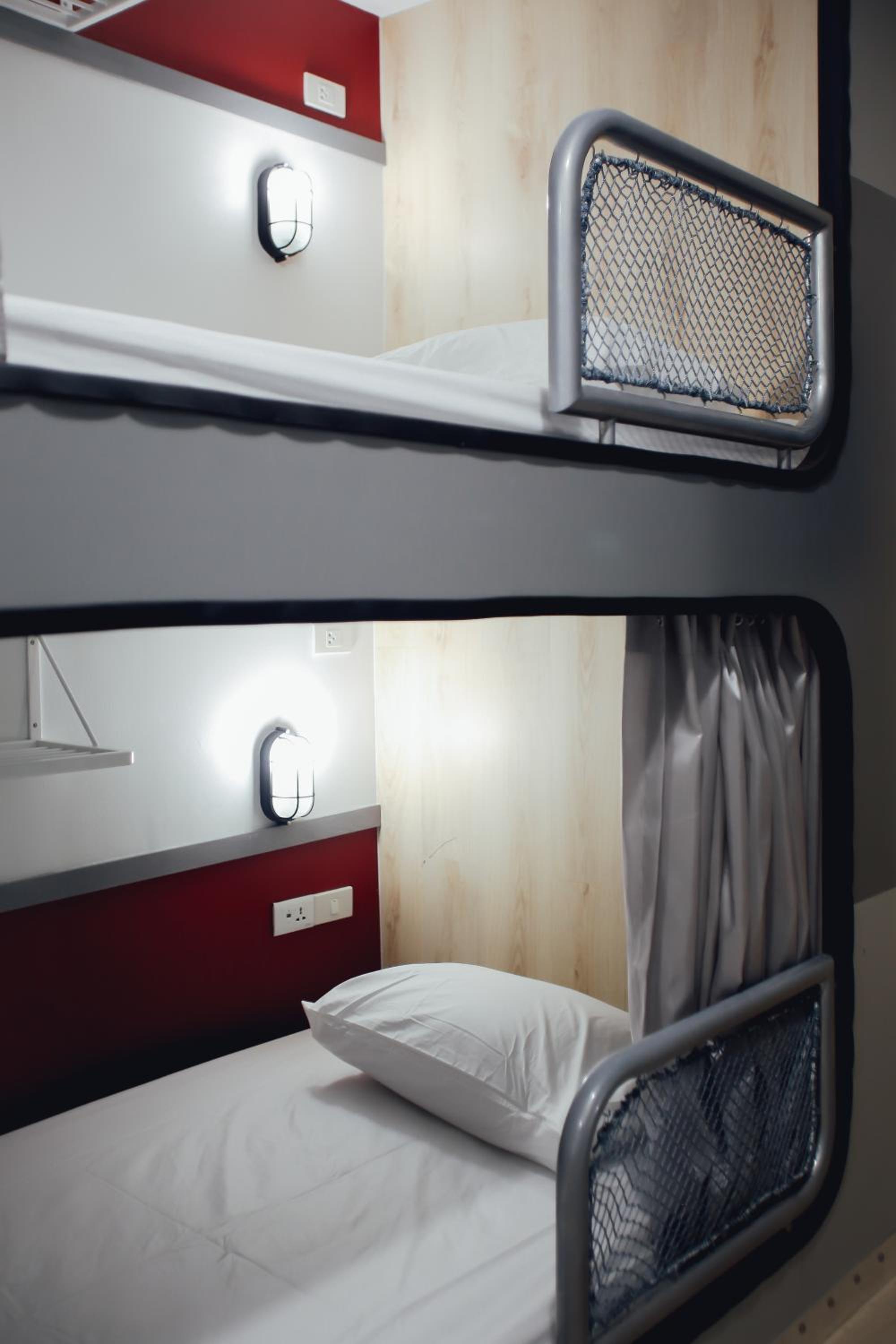 Bed in 8-Bed Mixed Dormitory Room photo 1
