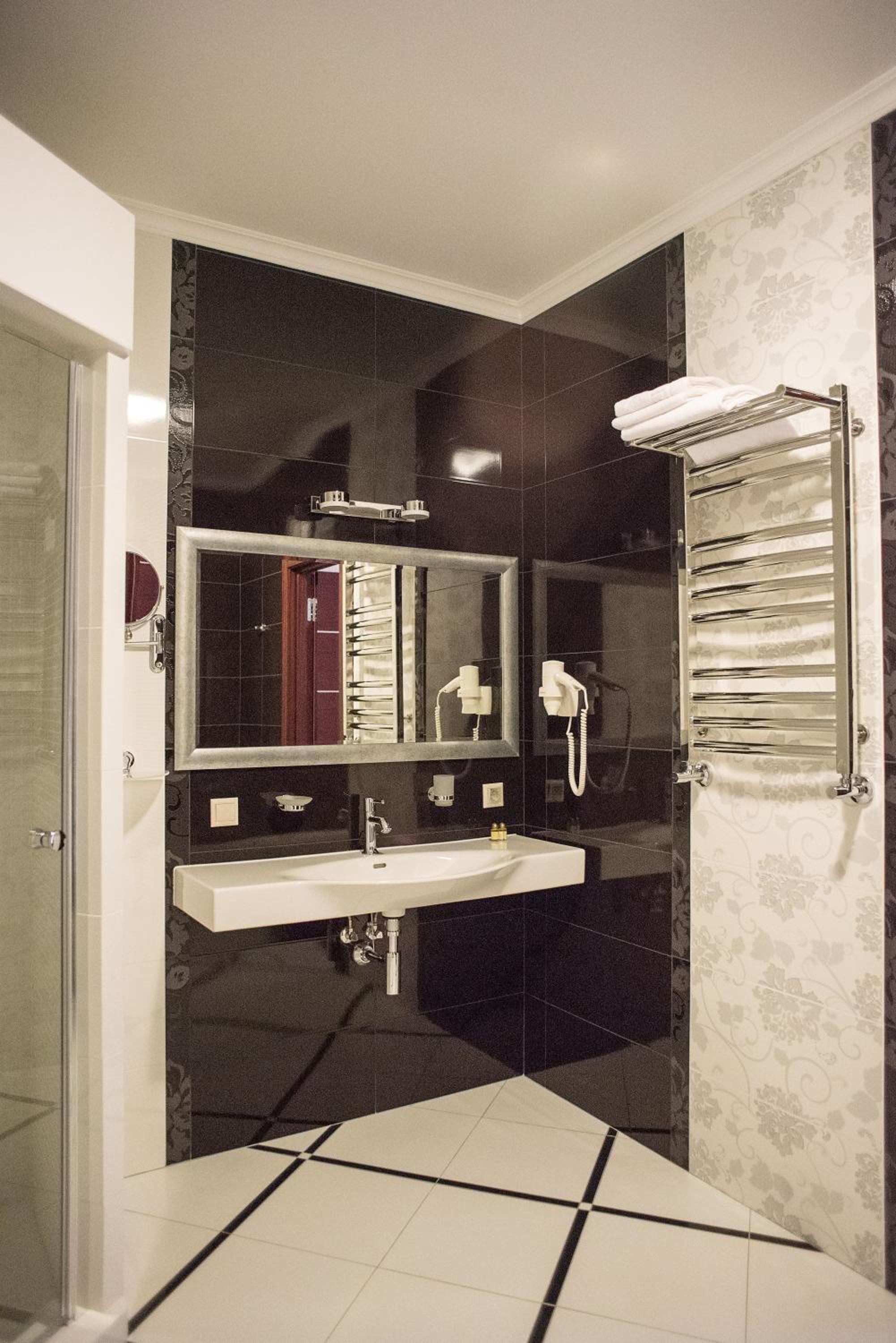 Deluxe Double Room with Extra Bed photo 2