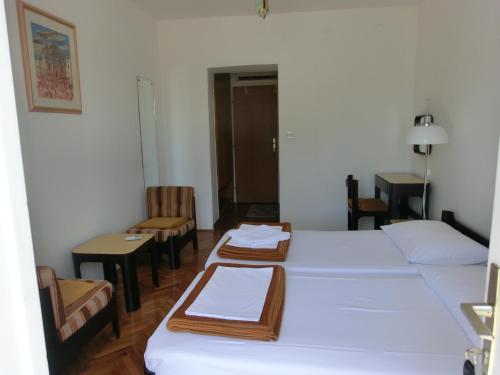 Double or Twin Room with Sea View