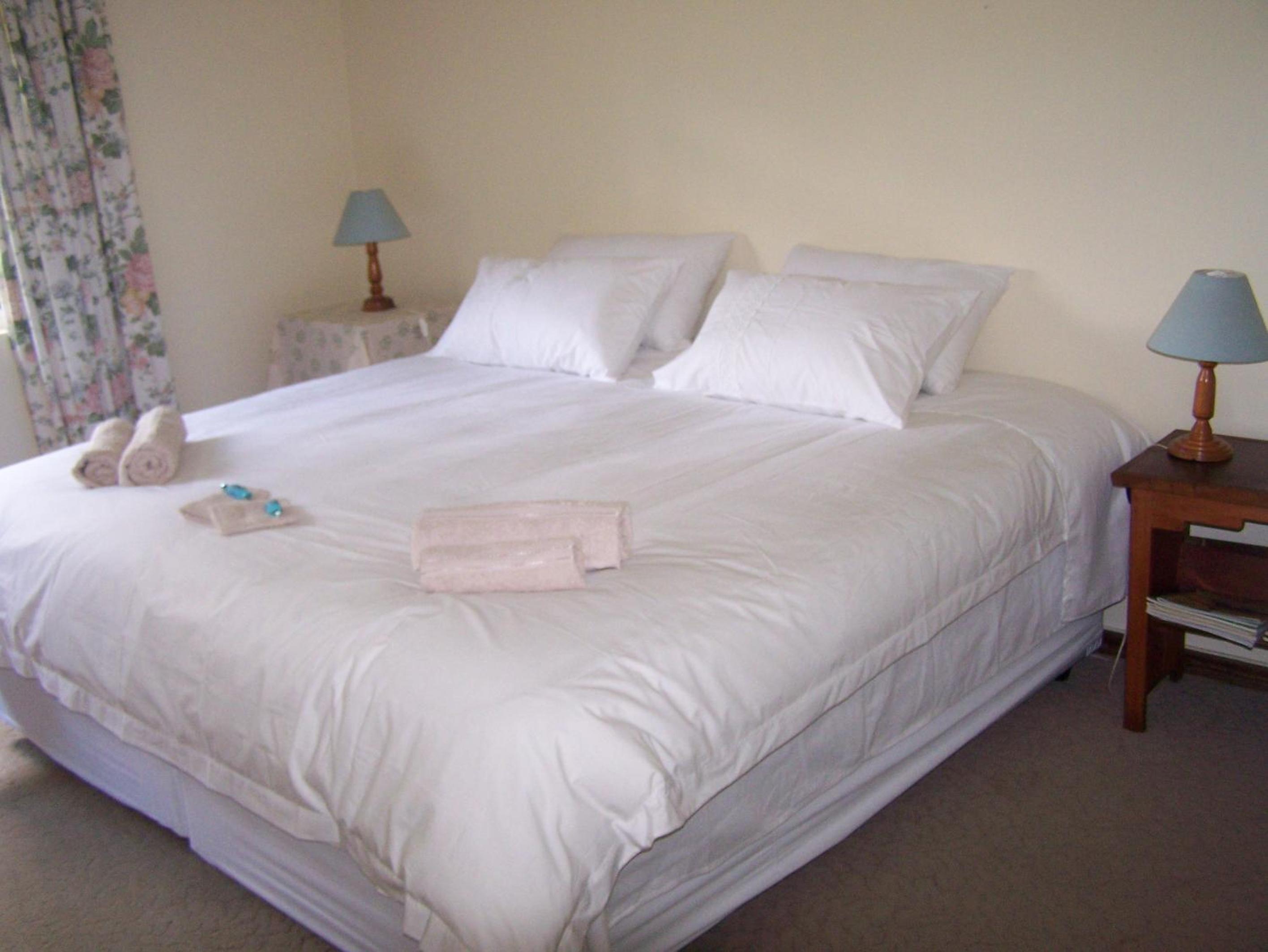 Double or Twin Room with Shared Bathroom photo 1