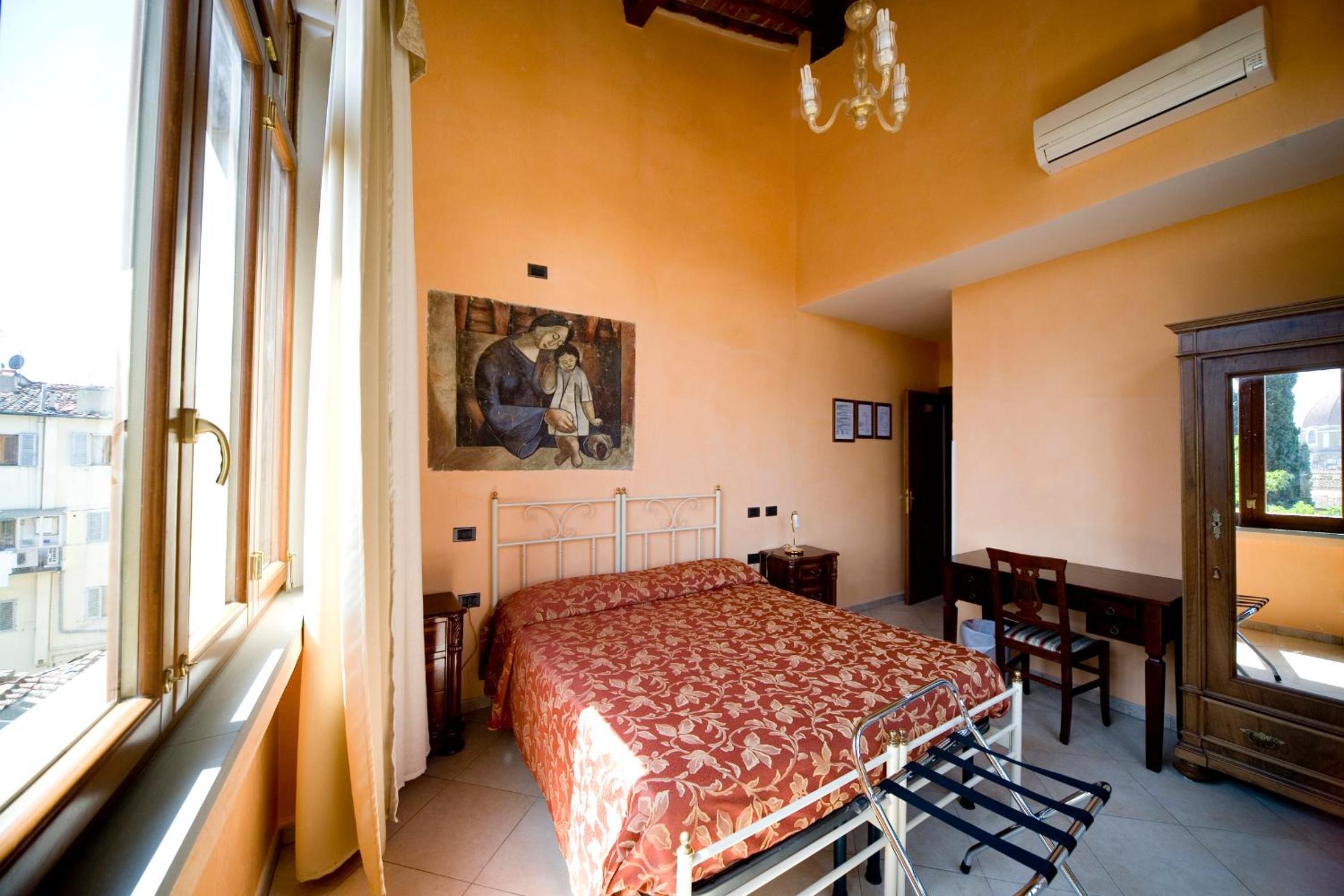 Queen Room photo 1