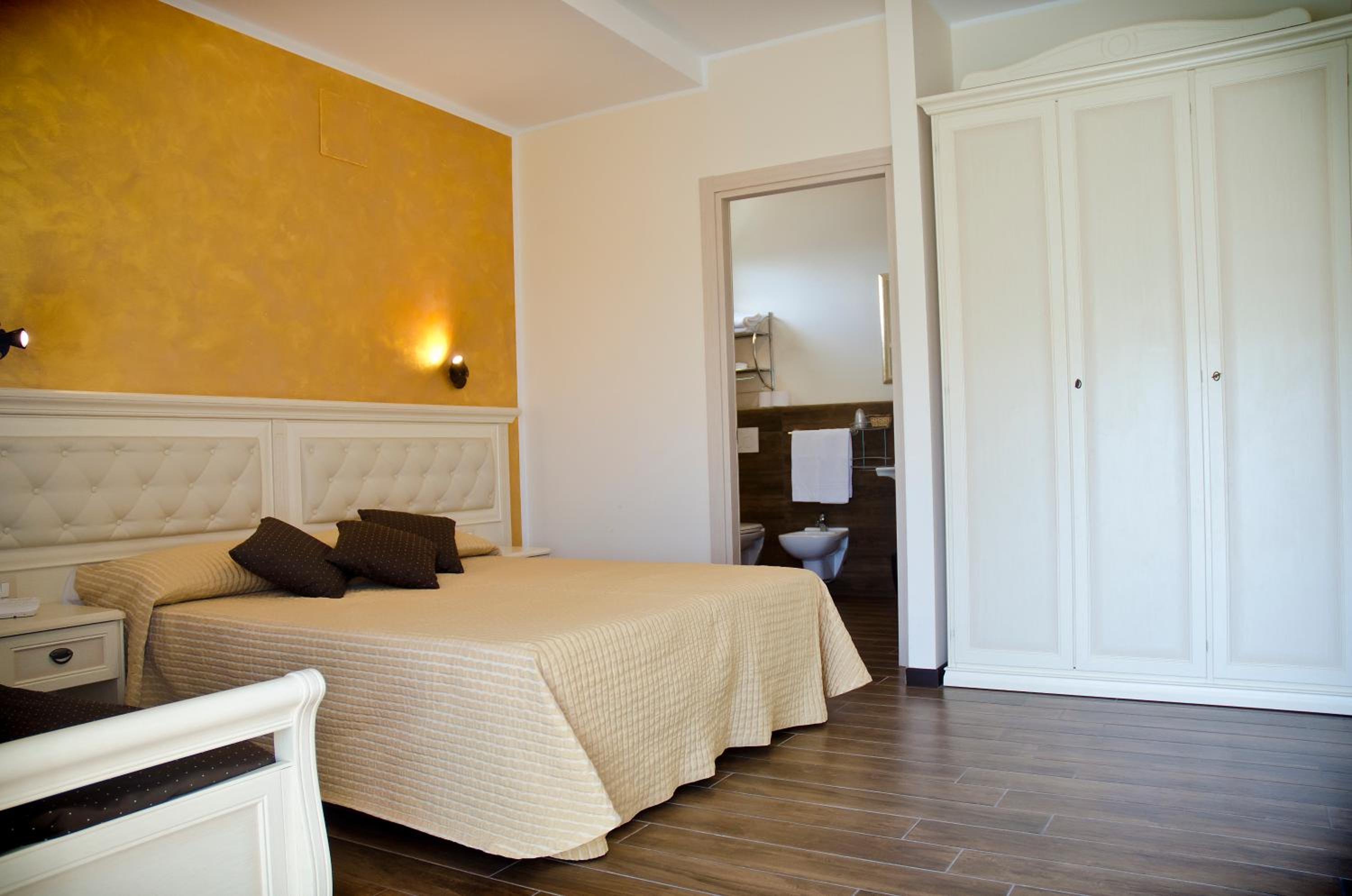 Junior Suite with Side Sea View photo 2