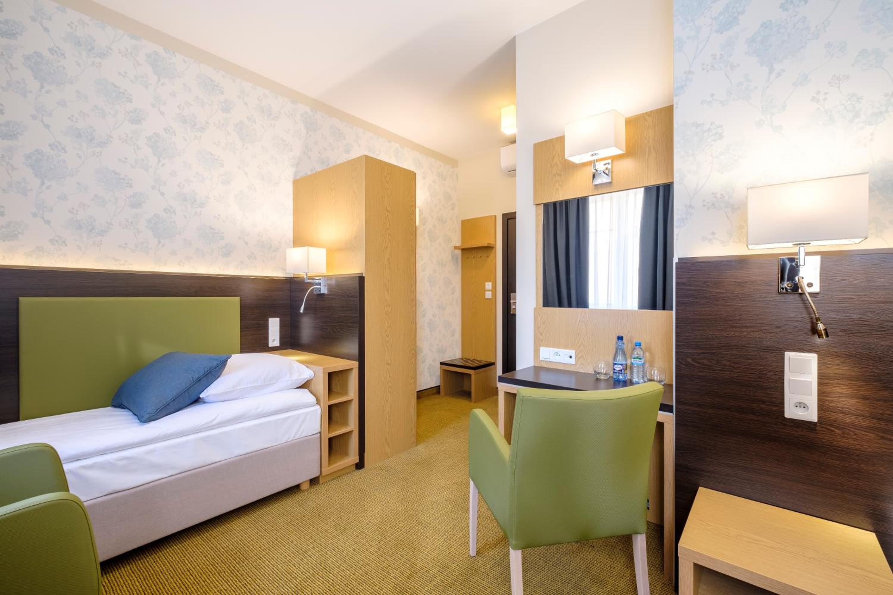 Single Room photo 3