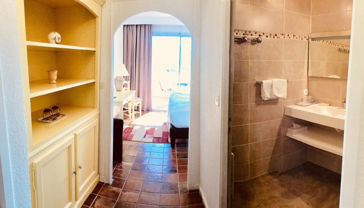 Double Room with Balcony - Panoramic View photo 3