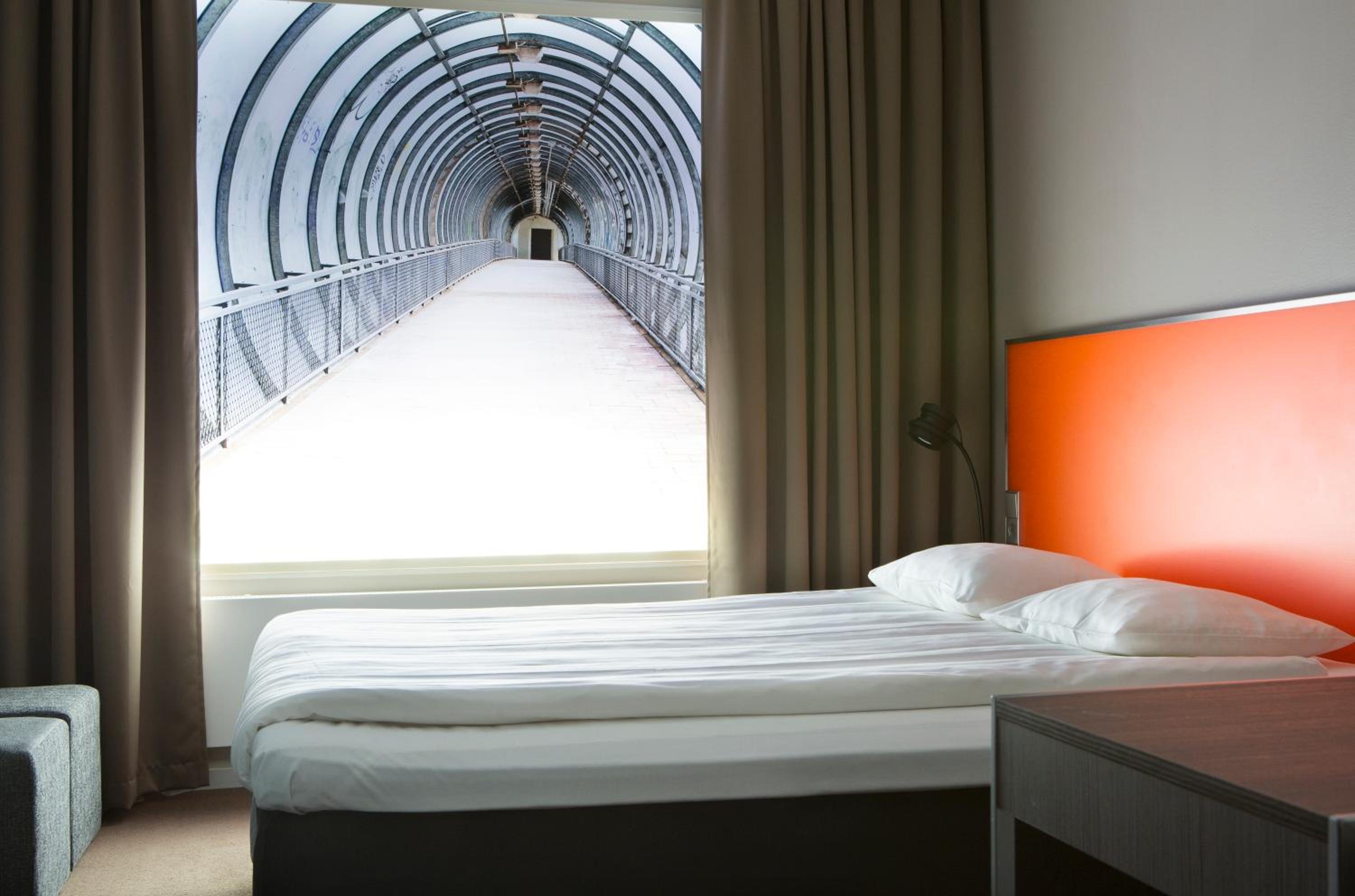 Compact Double Room without Windows - Photo 1